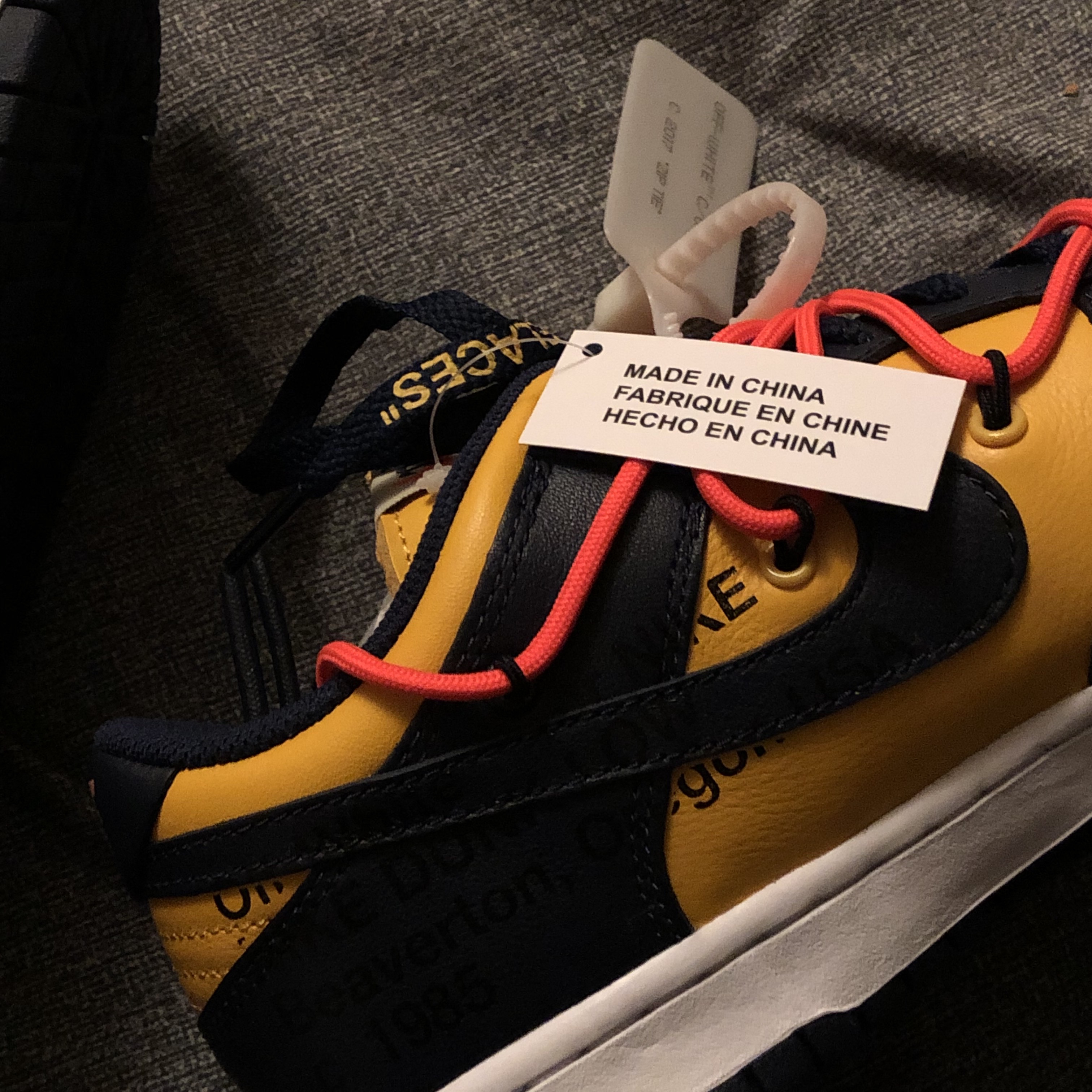 Nike x Off-White Dunk Low University Gold Midnight Navy 착용 스타일 - 1