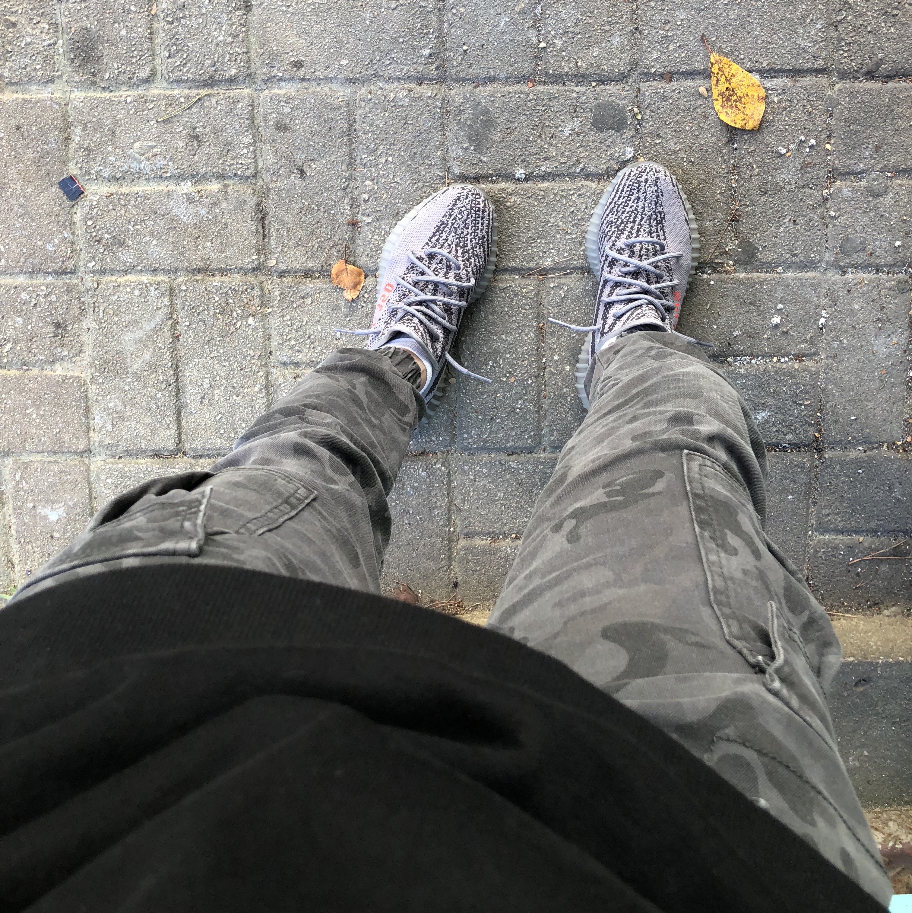 Adidas Yeezy Boost 350 V2 Beluga 2.0 착용 스타일