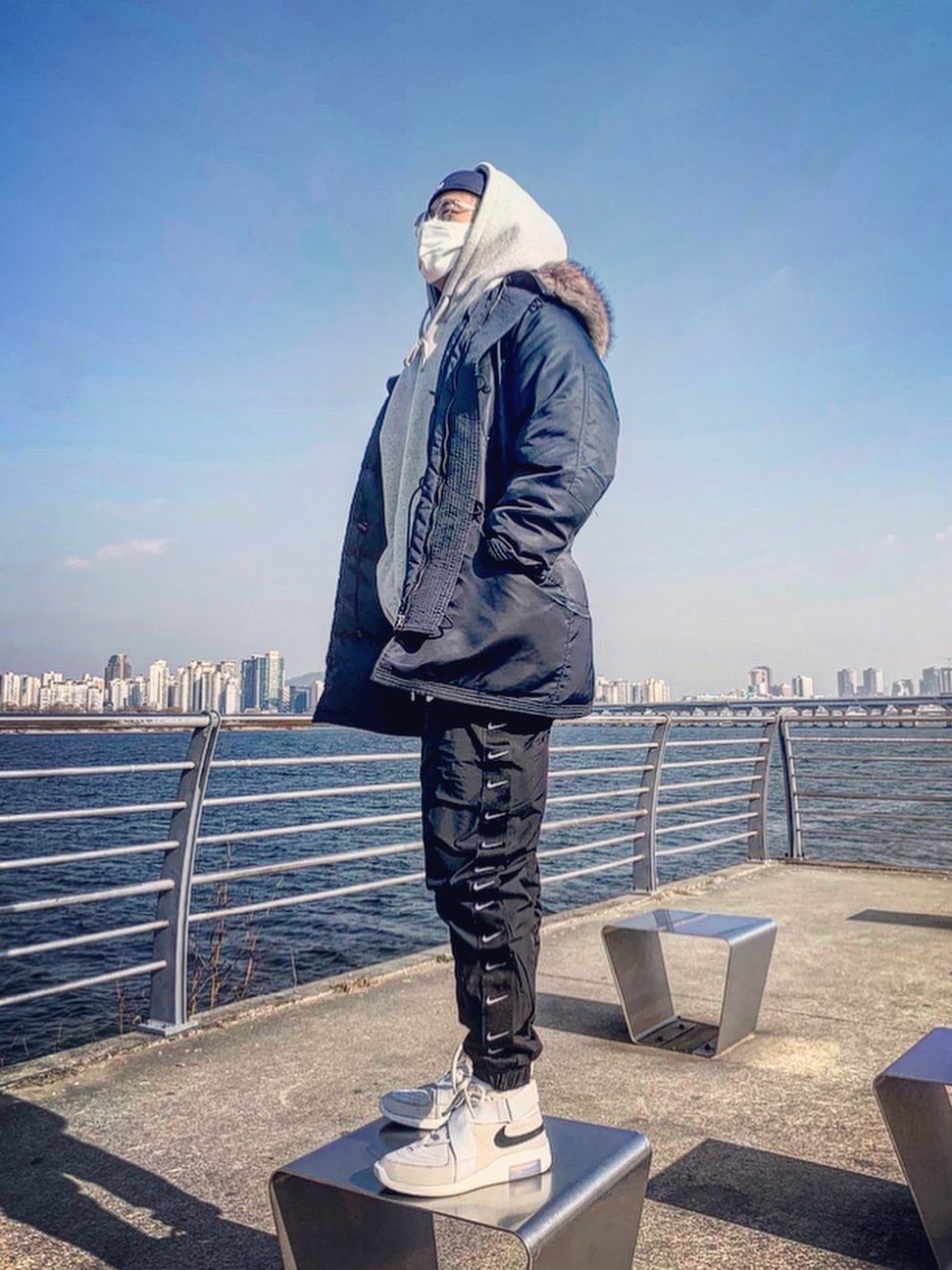 Nike x Fear of God Air Fear of God Raid Light Bone 착용 스타일