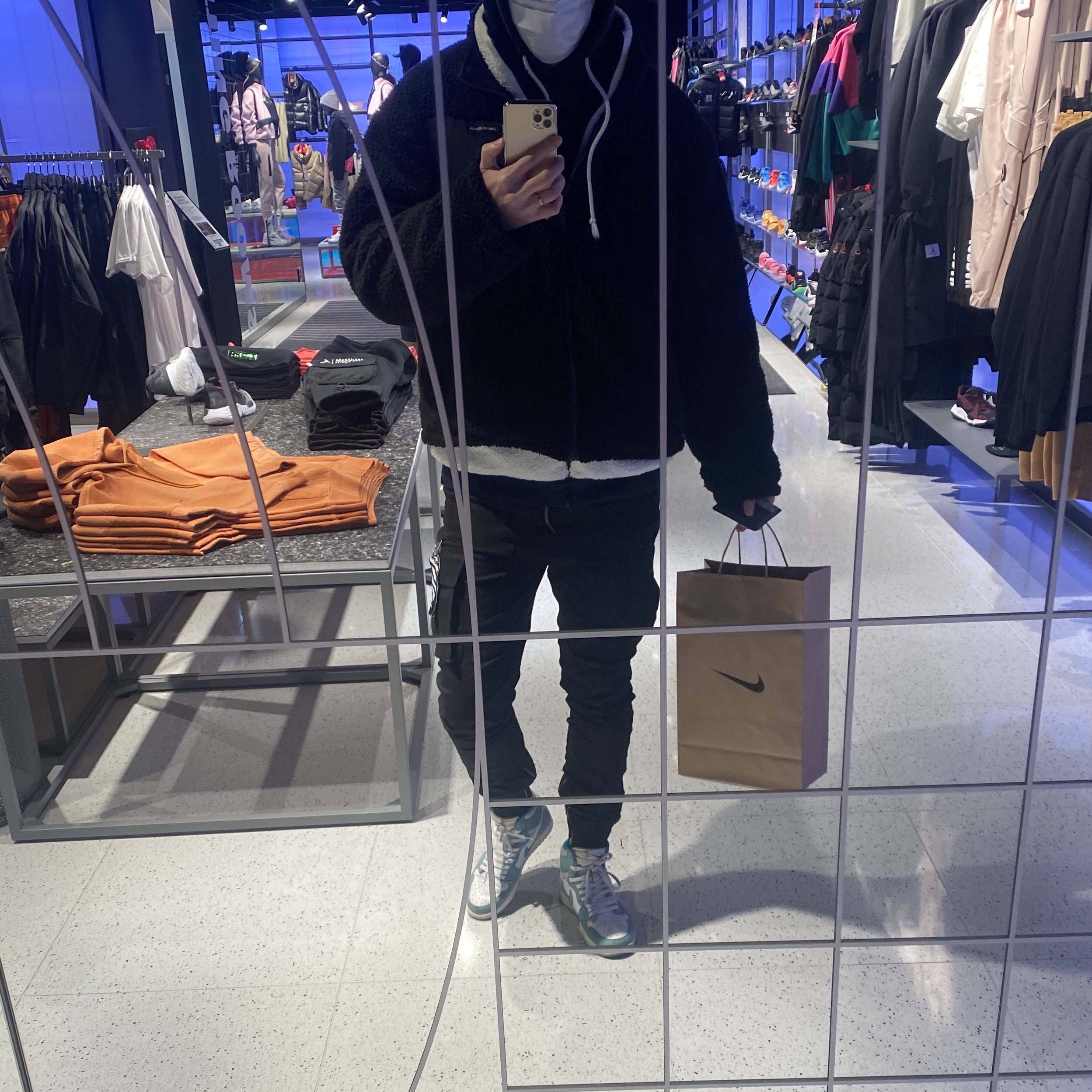 Jordan 1 Retro High OG Turbo Green, Nike Big Swoosh Full Zip Jacket White Navy 착용 스타일