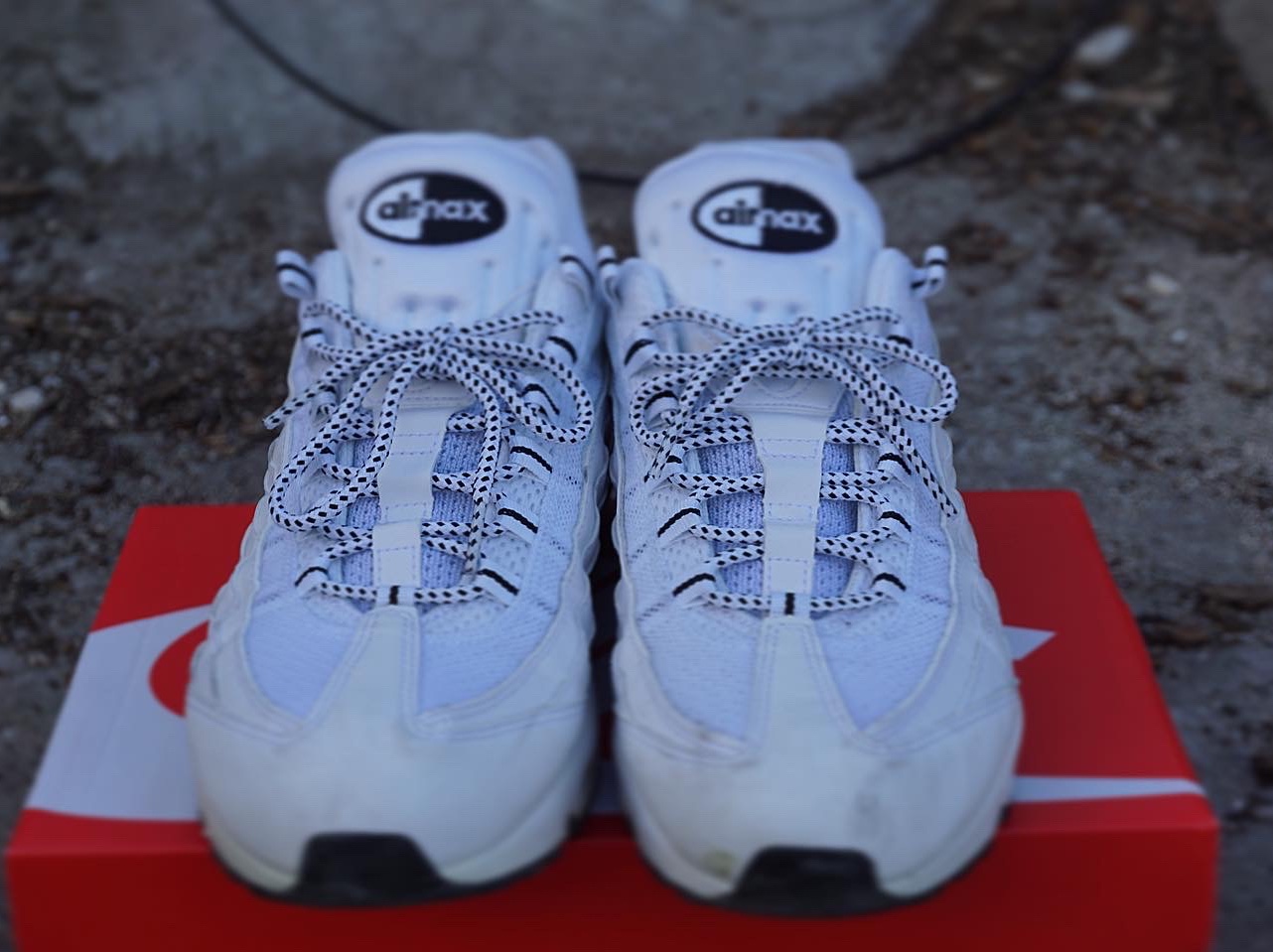Nike Air Max 95 White Black 착용 스타일 - 2