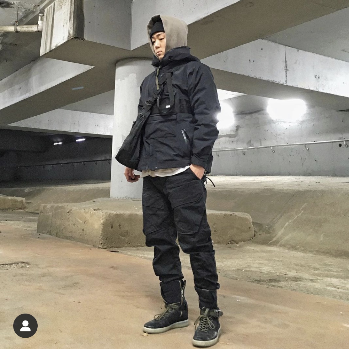 Nike x Acronym Air Force 1 Downtown High SP Black Crimson 착용 스타일