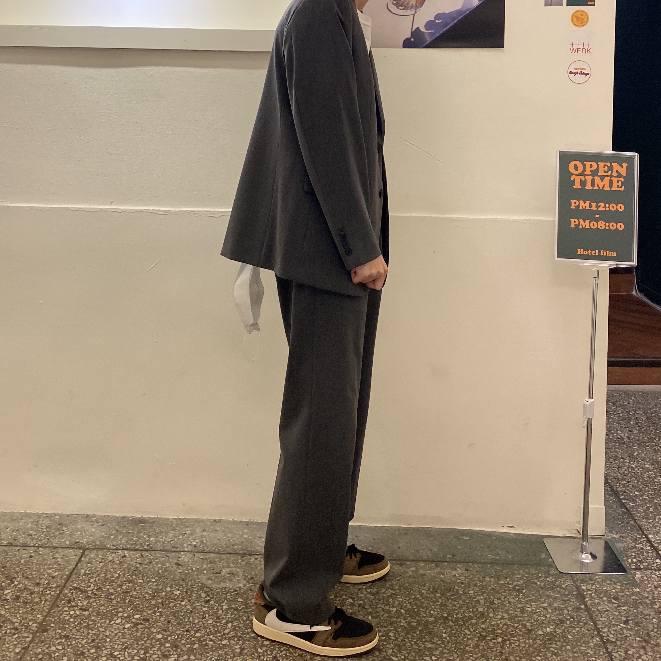 Jordan 1 x Travis Scott Retro Low OG SP Mocha 착용 스타일