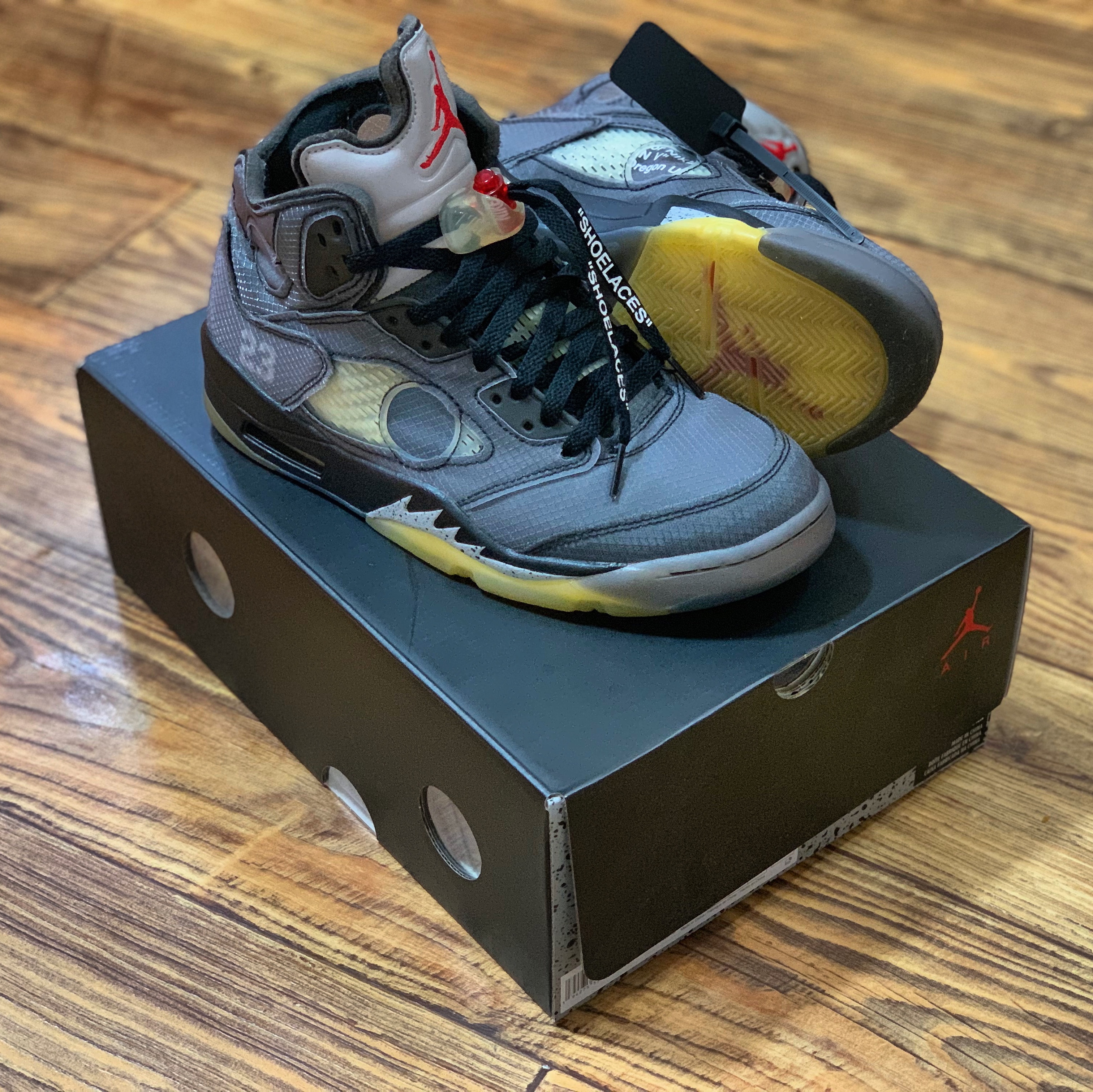 Jordan 5 x Off-White Retro SP Black Muslin 착용 스타일