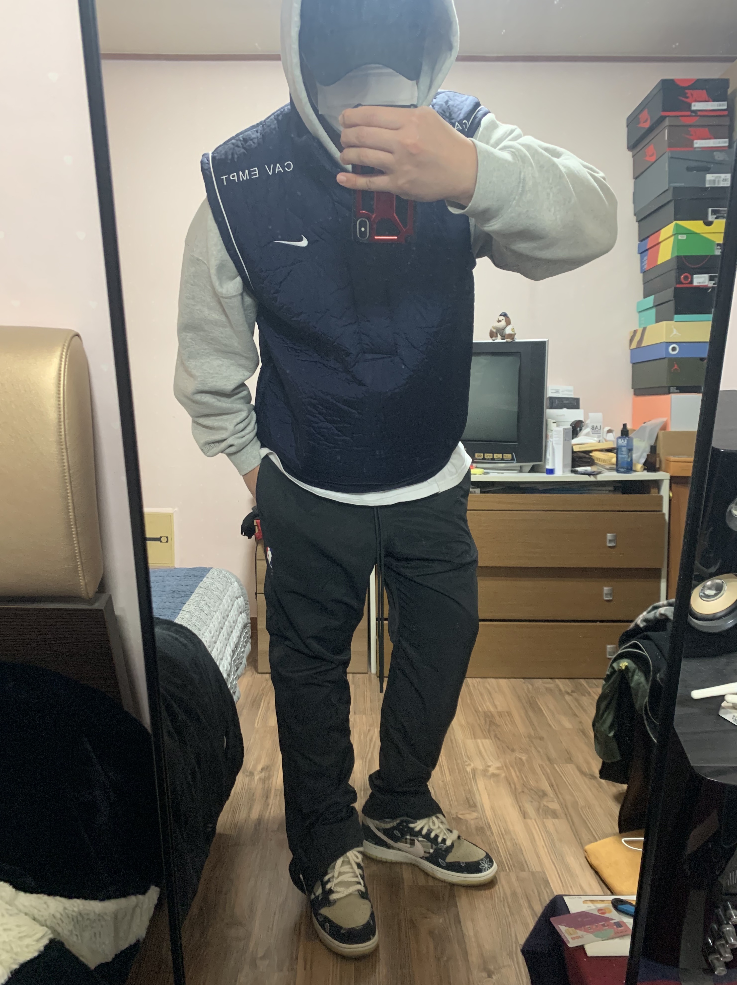 Nike x Travis Scott SB Dunk Low, Nike x Fear of God Warm Up Pants Off Noir 착용 스타일