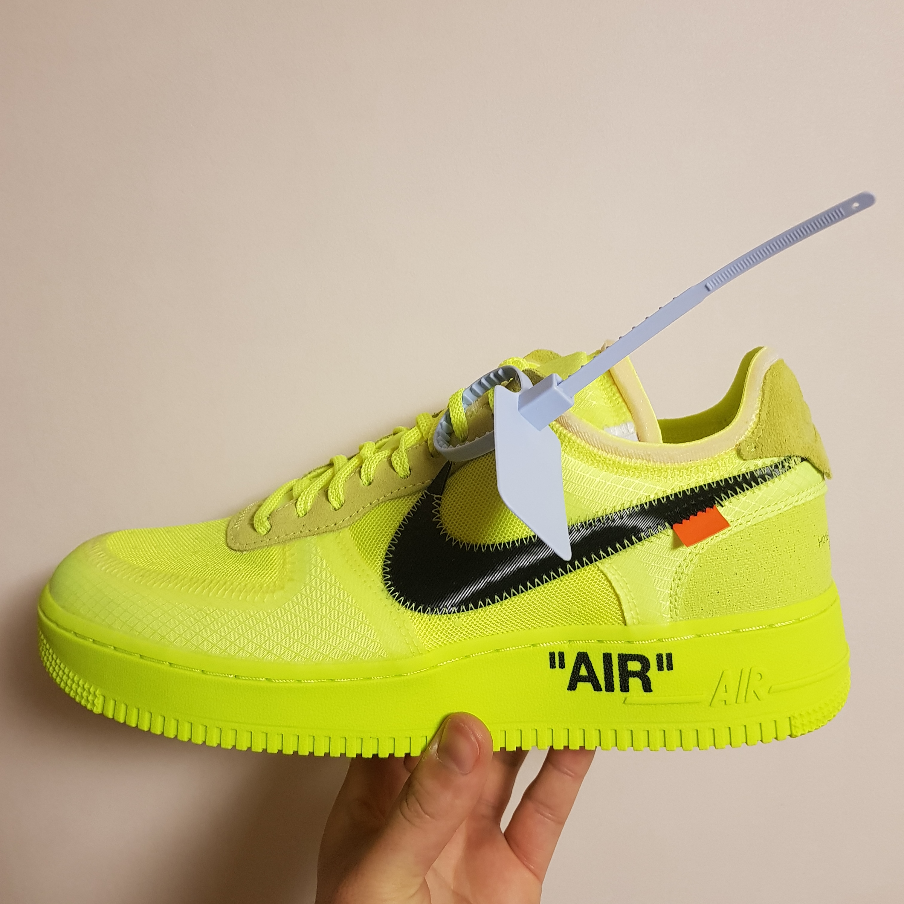 Nike x Off-White Air Force 1 Low Volt 착용 스타일