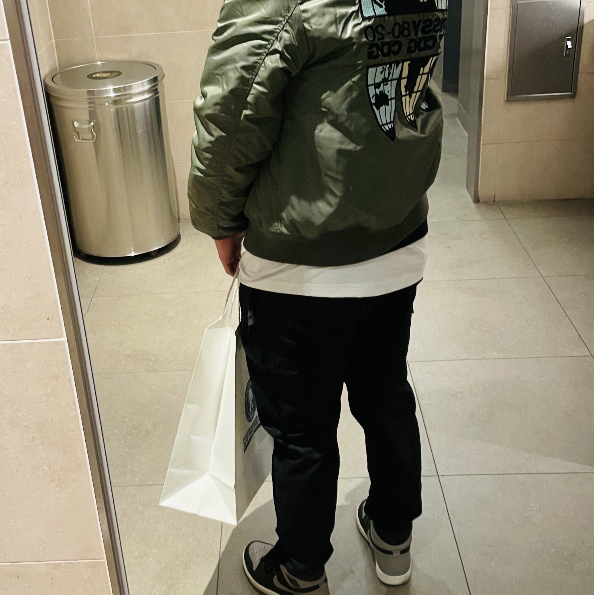 Stussy x CDG MA-1 Jacket Olive, Jordan 1 Retro High OG Shadow 2018 착용 스타일