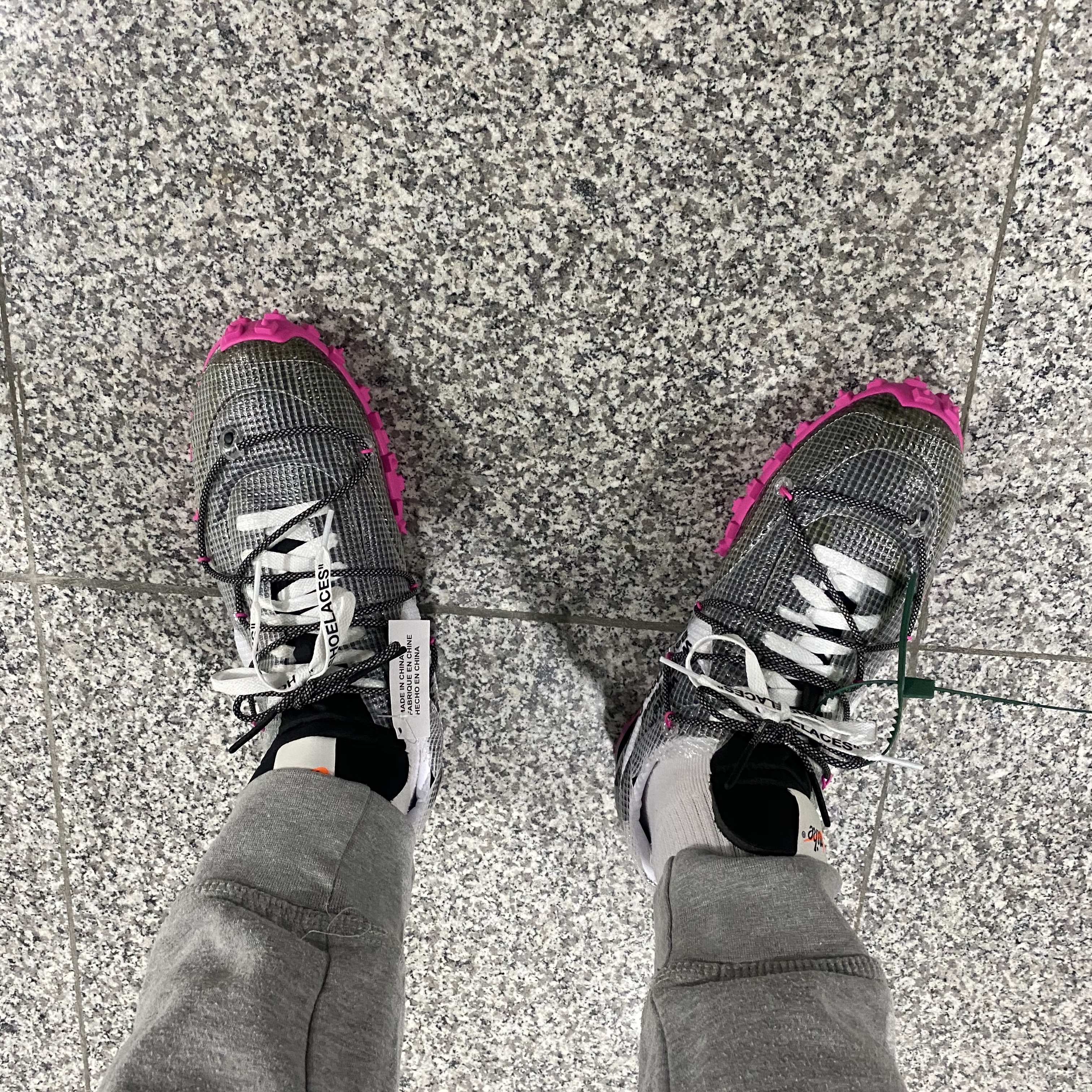 (W) Nike x Off-White Waffle Racer Black 착용 스타일