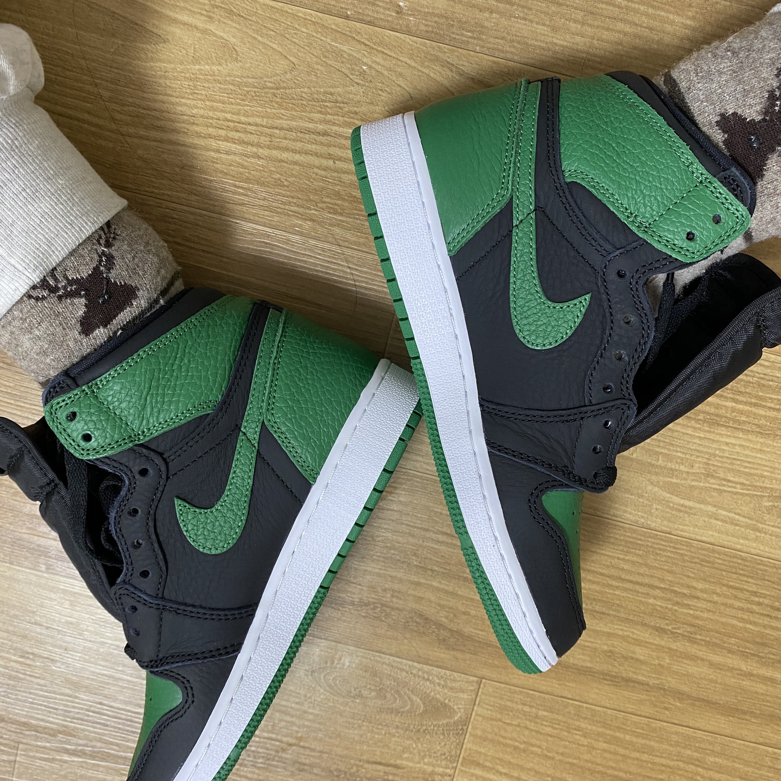 Jordan 1 Retro High OG Pine Green Black 착용 스타일
