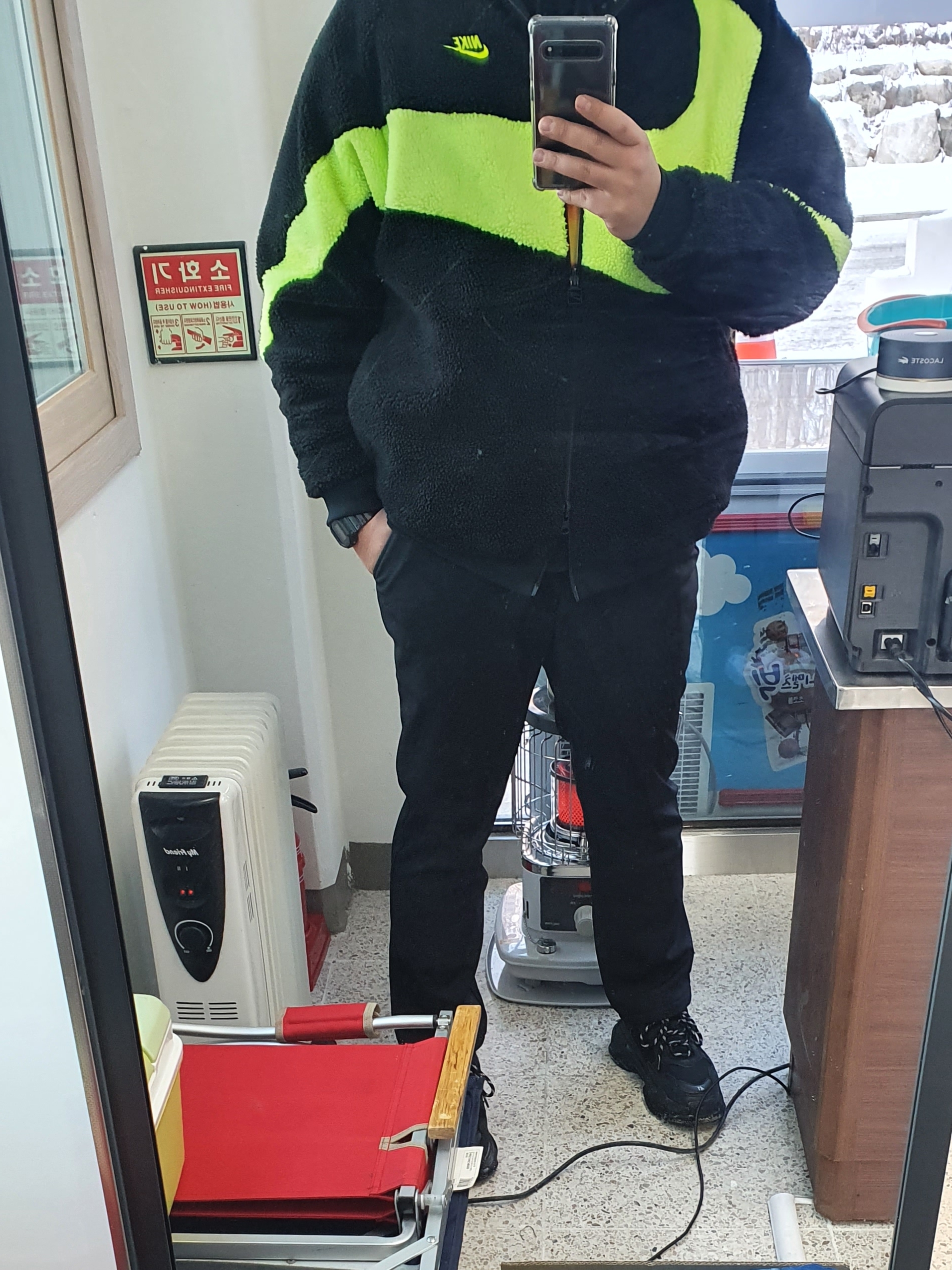 Balenciaga Triple S Black Clear Sole 2019, Nike Big Swoosh Full Zip Jacket Black Volt 착용 스타일