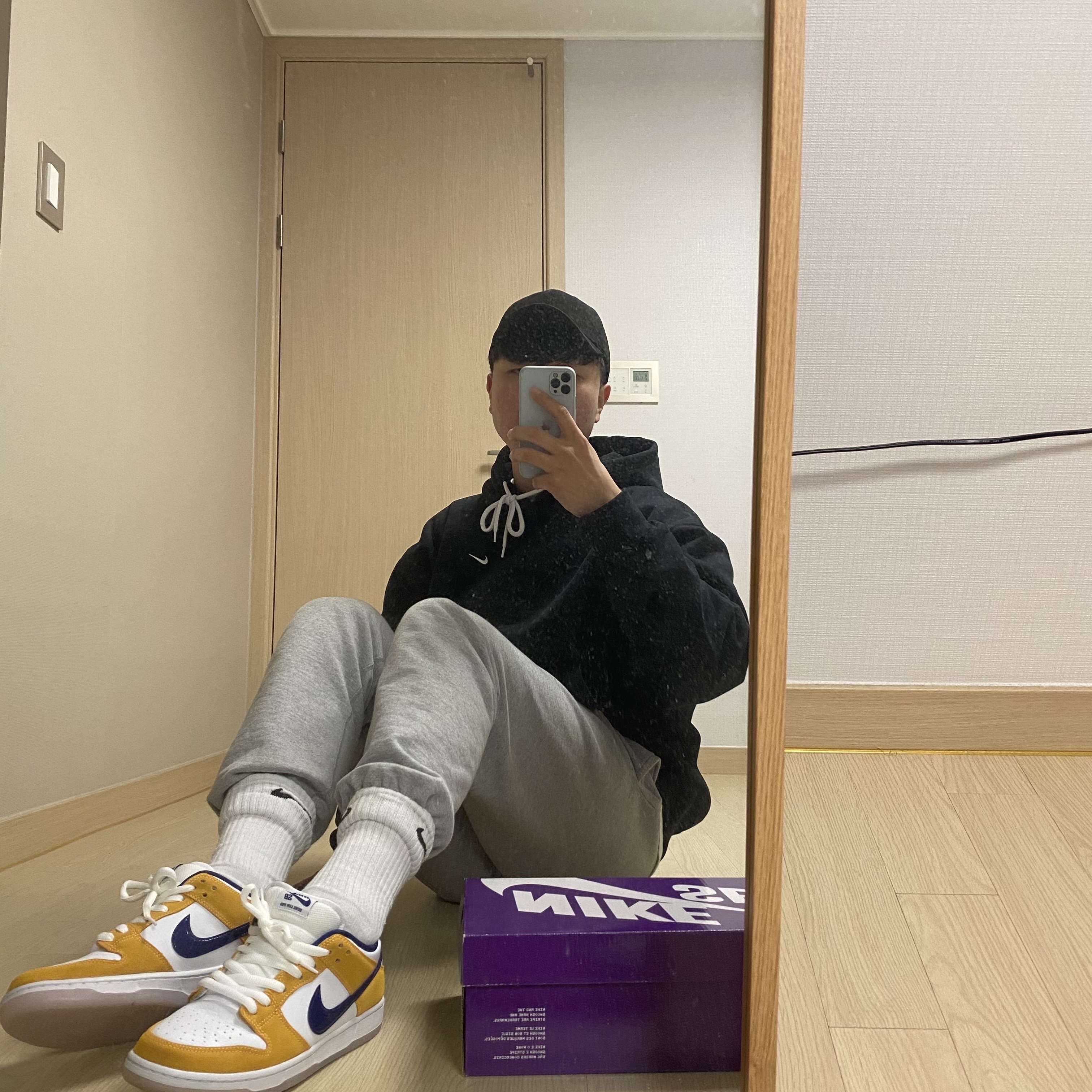 Nike SB Dunk Low Laser Orange 착용 스타일