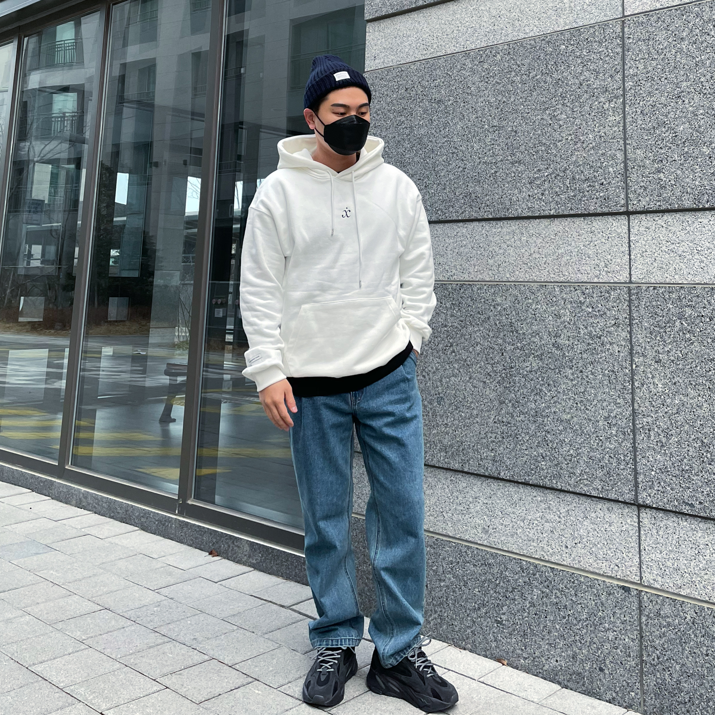 Adidas Yeezy Boost 700 V2 Vanta 2019 착용 스타일