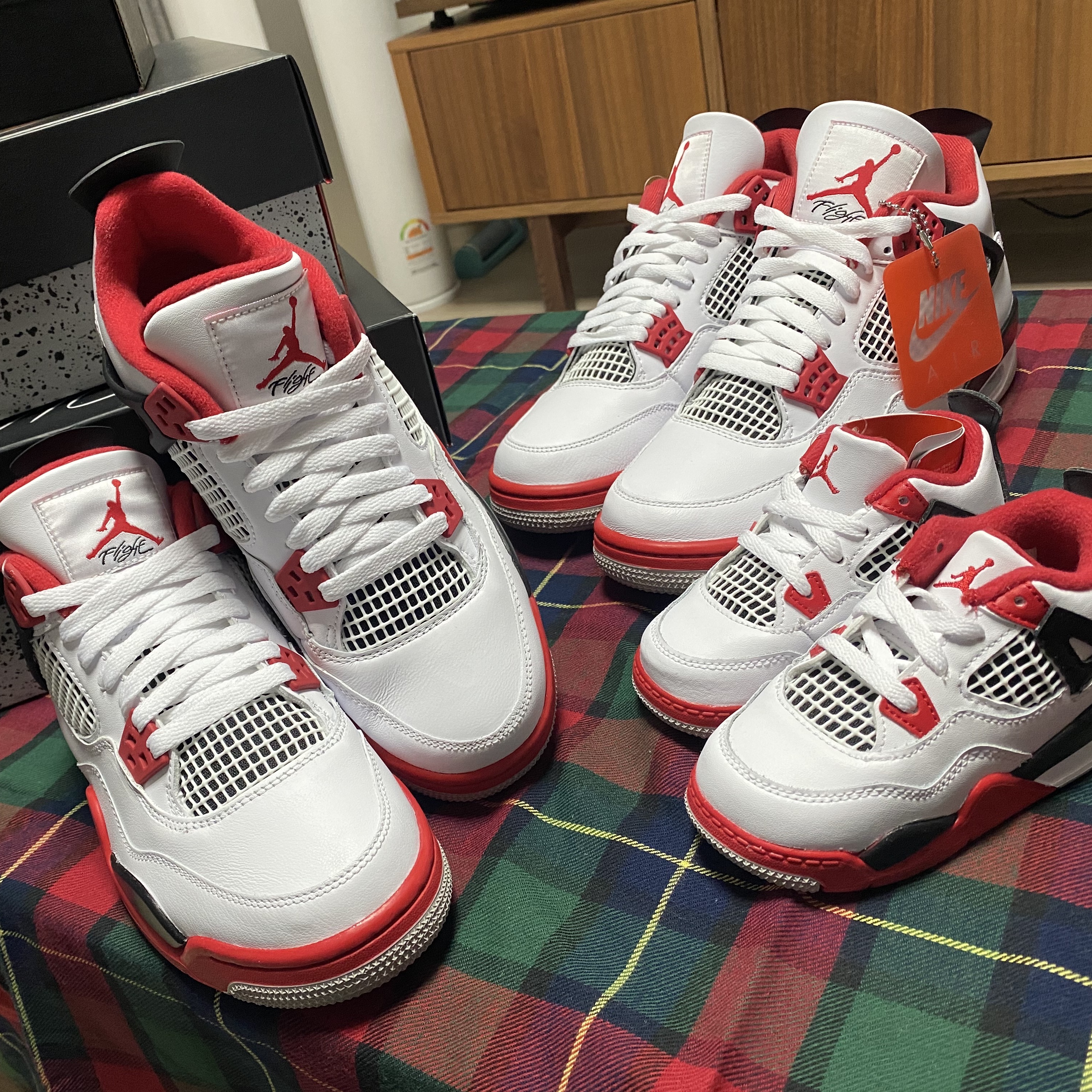 Jordan 4 Retro OG Fire Red 2020, (GS) Jordan 4 Retro OG Fire Red 2020 착용 스타일 - 3