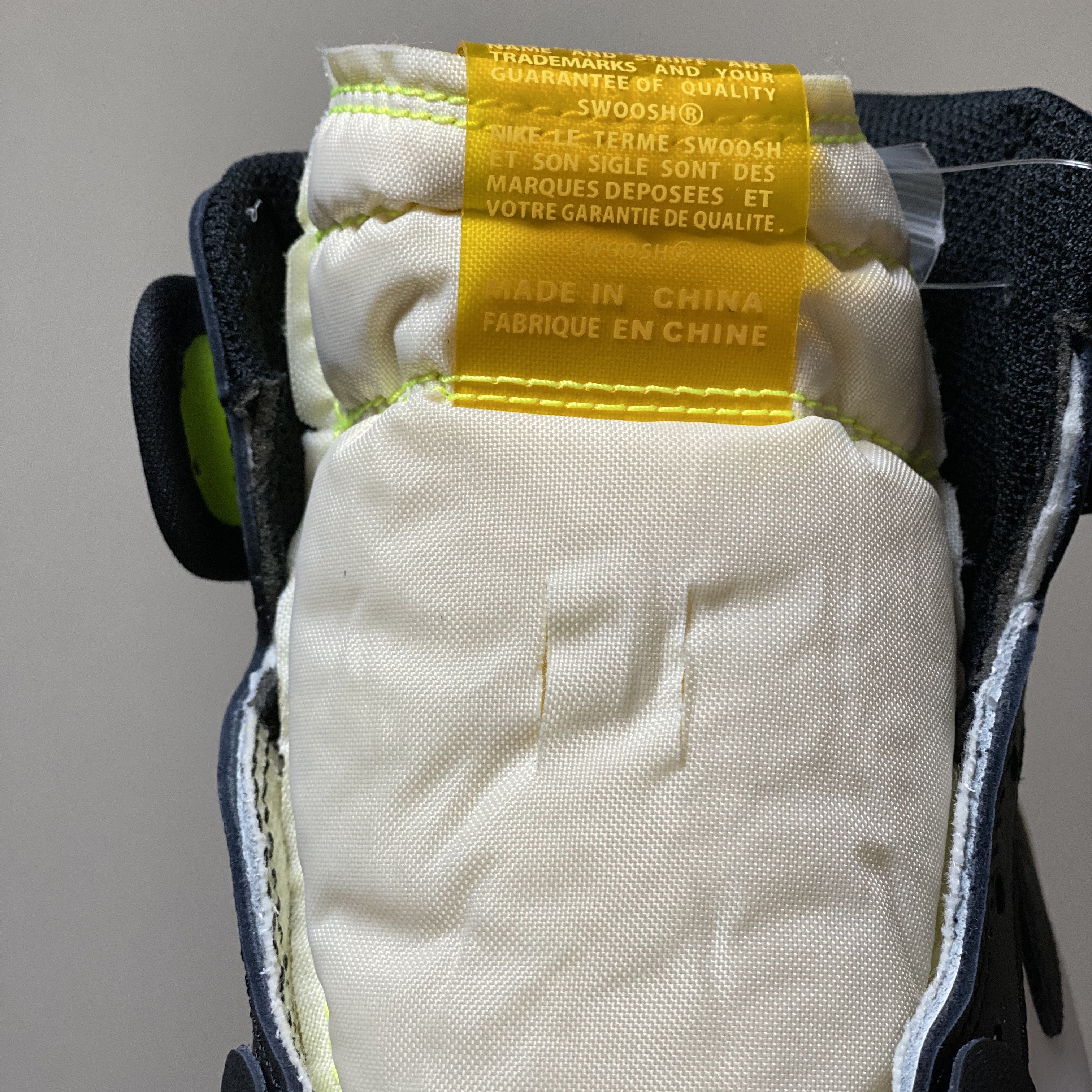 Jordan 1 Retro High OG Volt Gold 착용 스타일 - 3