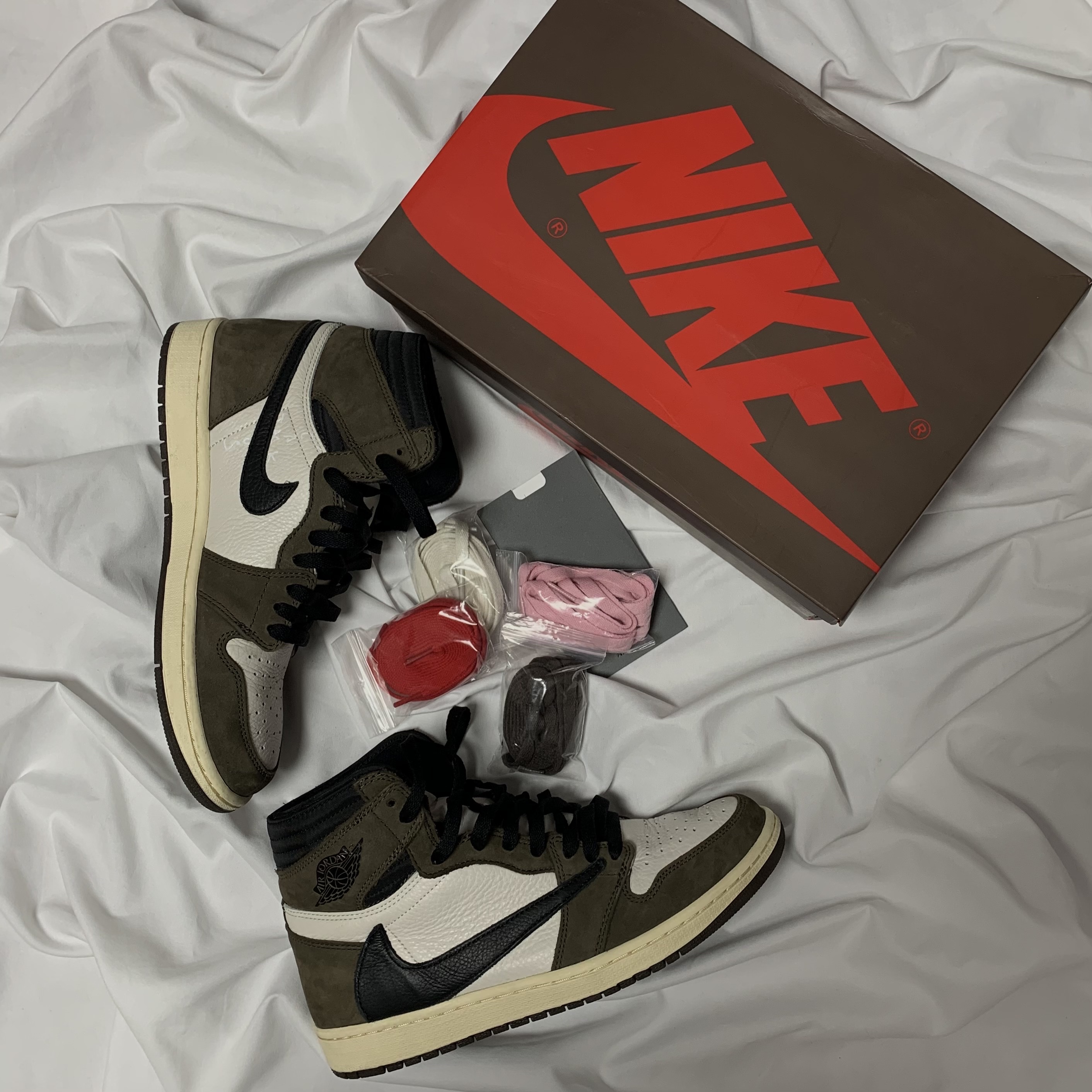 Jordan 1 x Travis Scott Retro High OG SP Mocha 착용 스타일