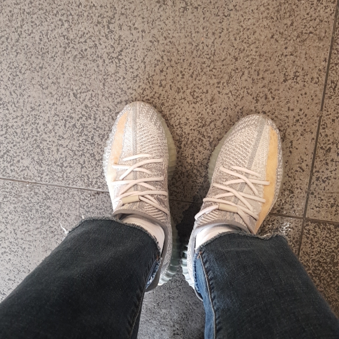 Adidas Yeezy Boost 350 V2 Israfil 착용 스타일