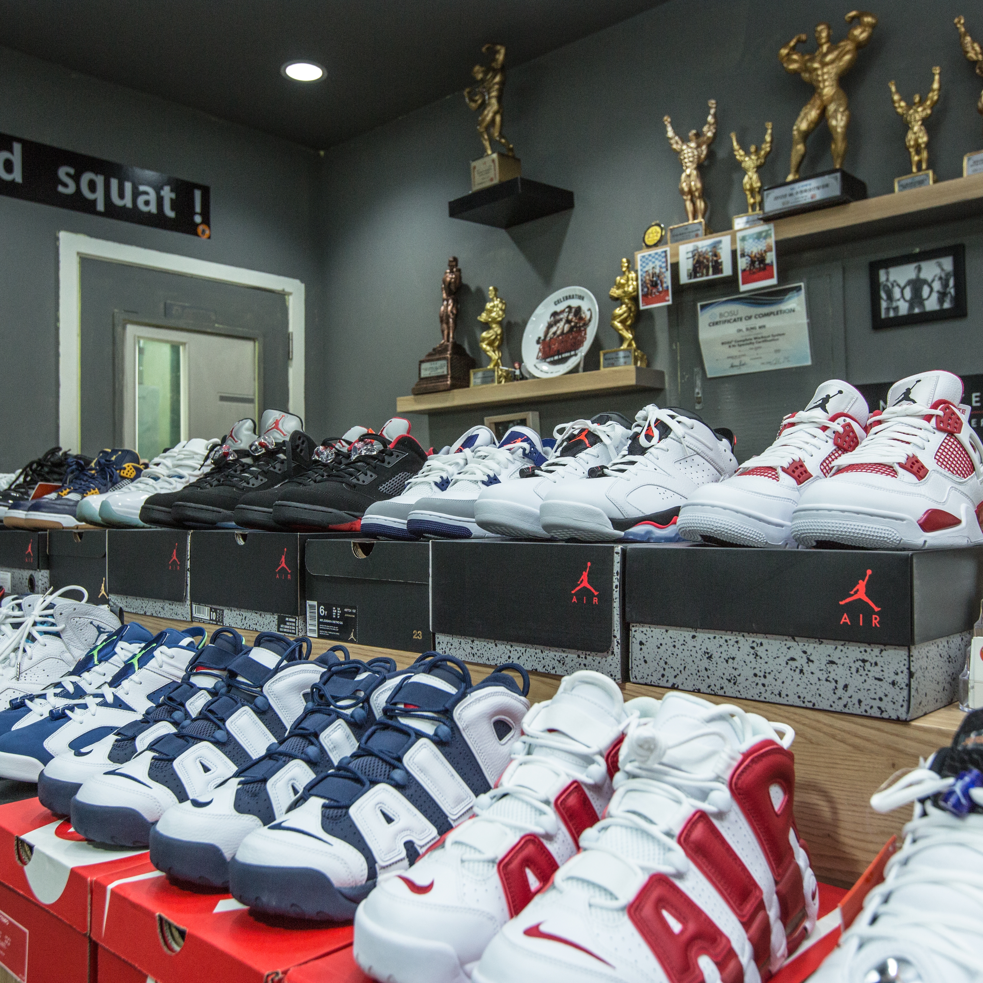 Nike Air More Uptempo Olympic 2020, Jordan 4 Retro OG Fire Red 2020 착용 스타일