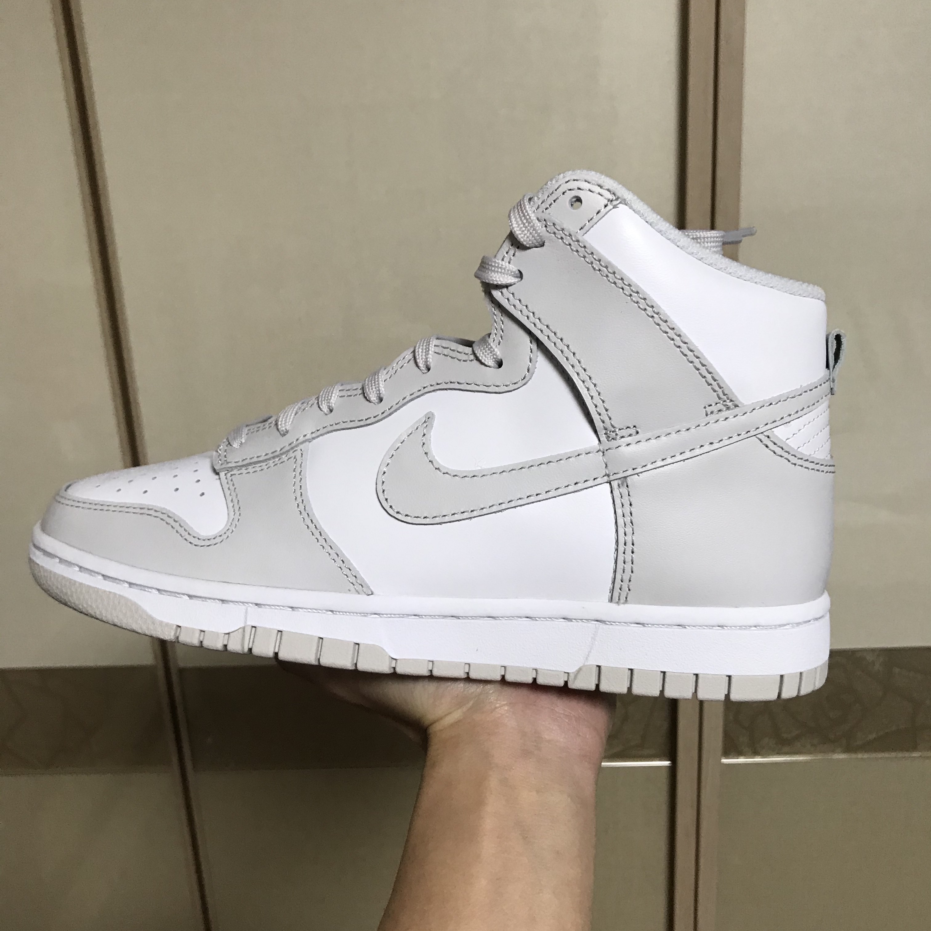Nike Dunk High Retro Vast Grey 착용 스타일
