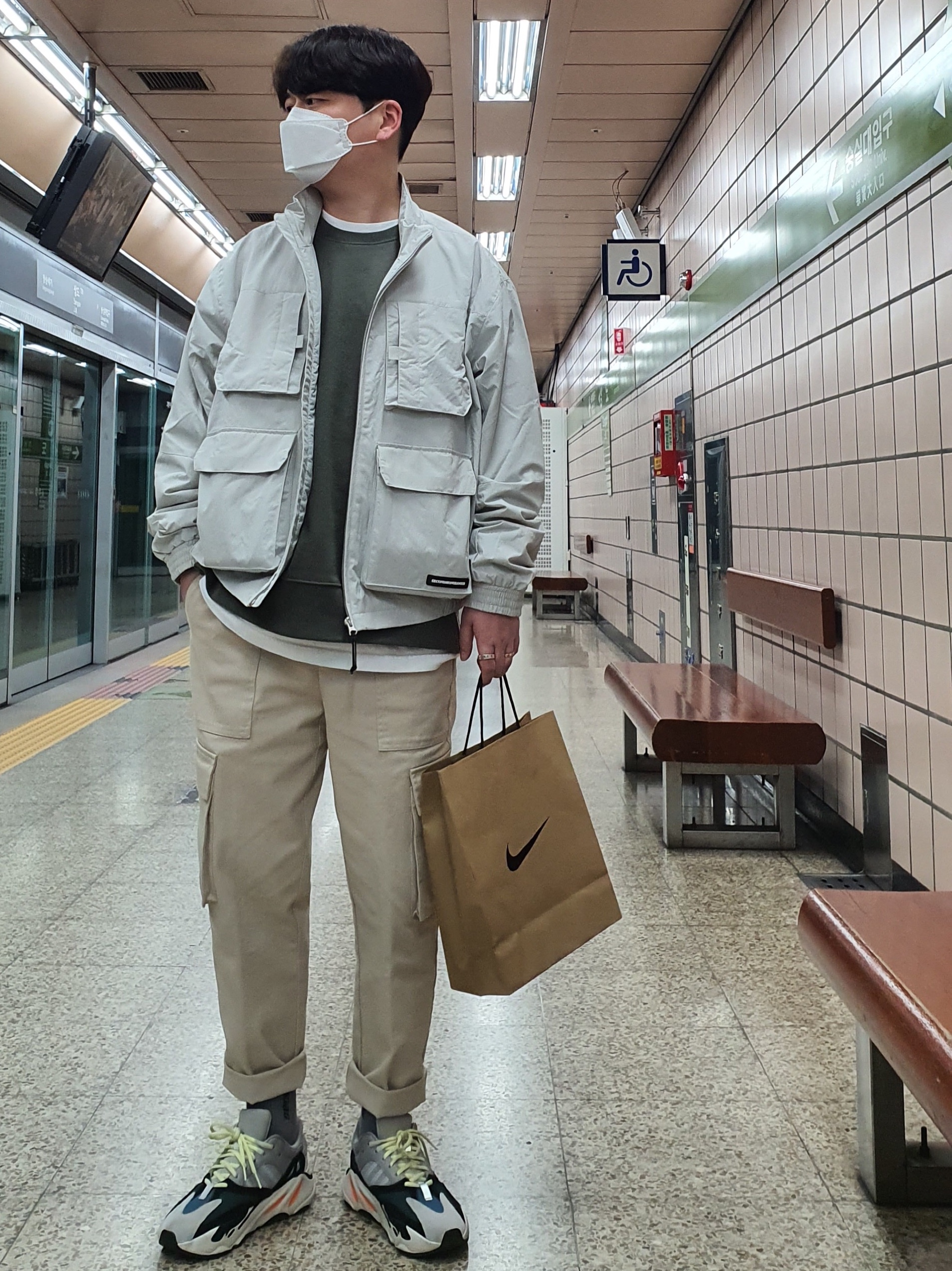 Adidas Yeezy Boost 700 Wave Runner Solid Grey 2017/2019 착용 스타일