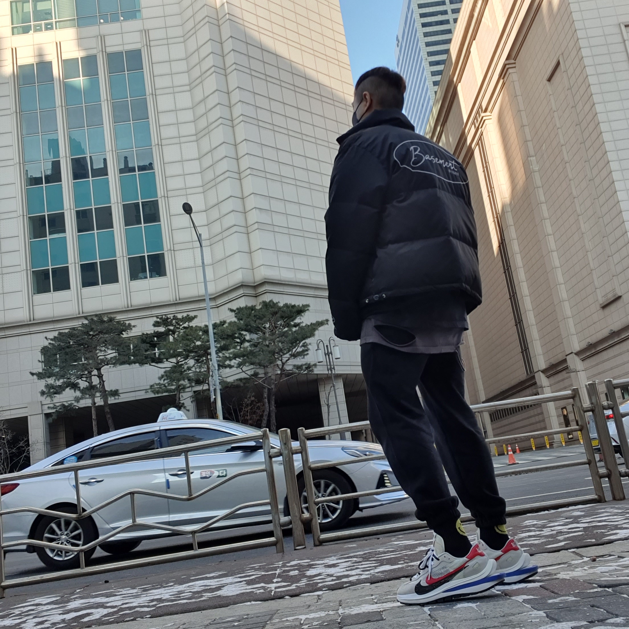Nike x Sacai VaporWaffle Royal Fuchsia 착용 스타일