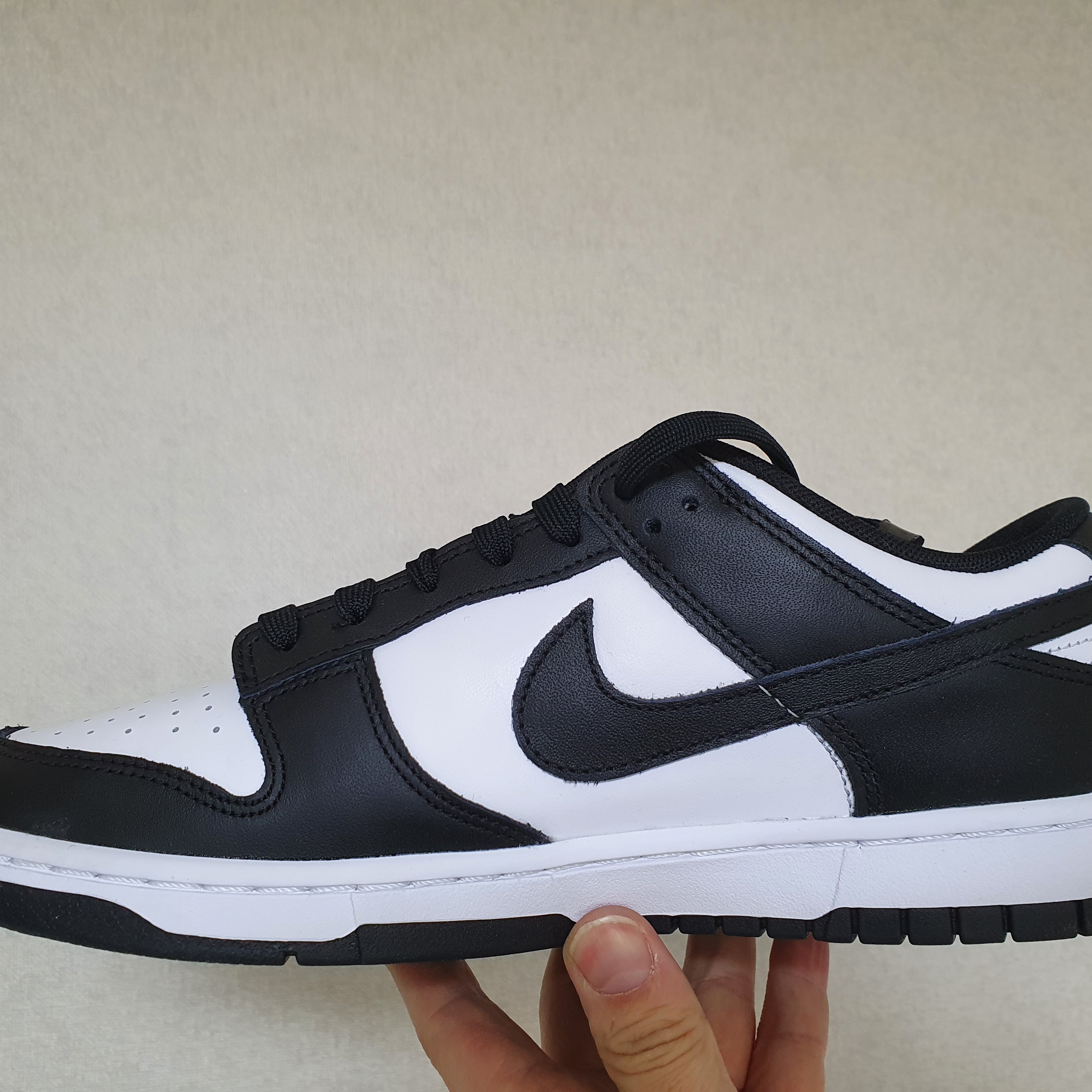 Nike Dunk Low Retro Black 착용 스타일 - 2