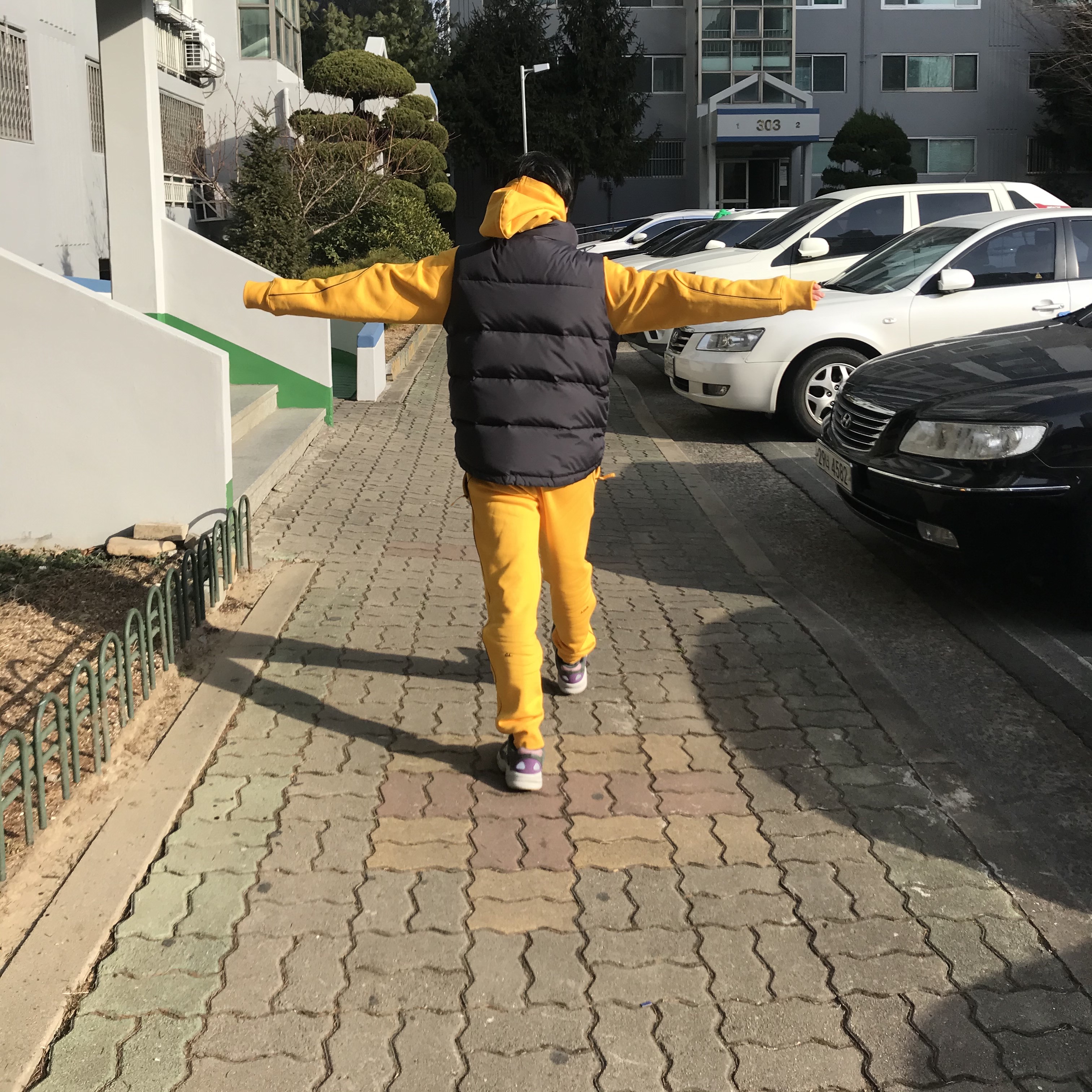 Nike x Drake Nocta Essential Hoodie University Gold - Asia, Nike x Drake Nocta Fleece Pants University Gold - Asia 착용 스타일