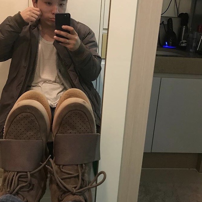 Adidas Yeezy Boost 750 Light Brown Gum (Chocolate) 착용 스타일
