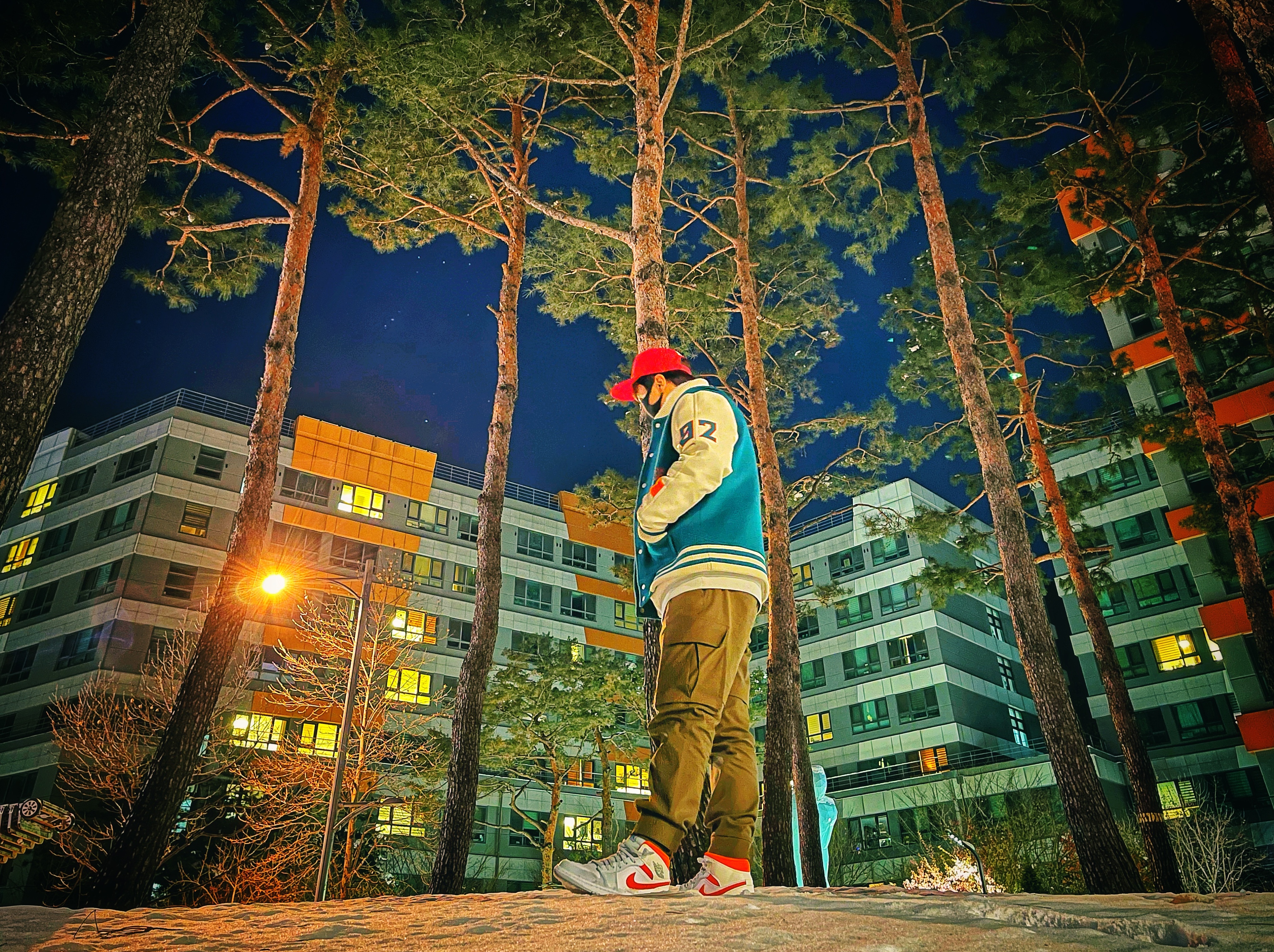 Jordan 1 Mid Starfish Pure Platinum 착용 스타일
