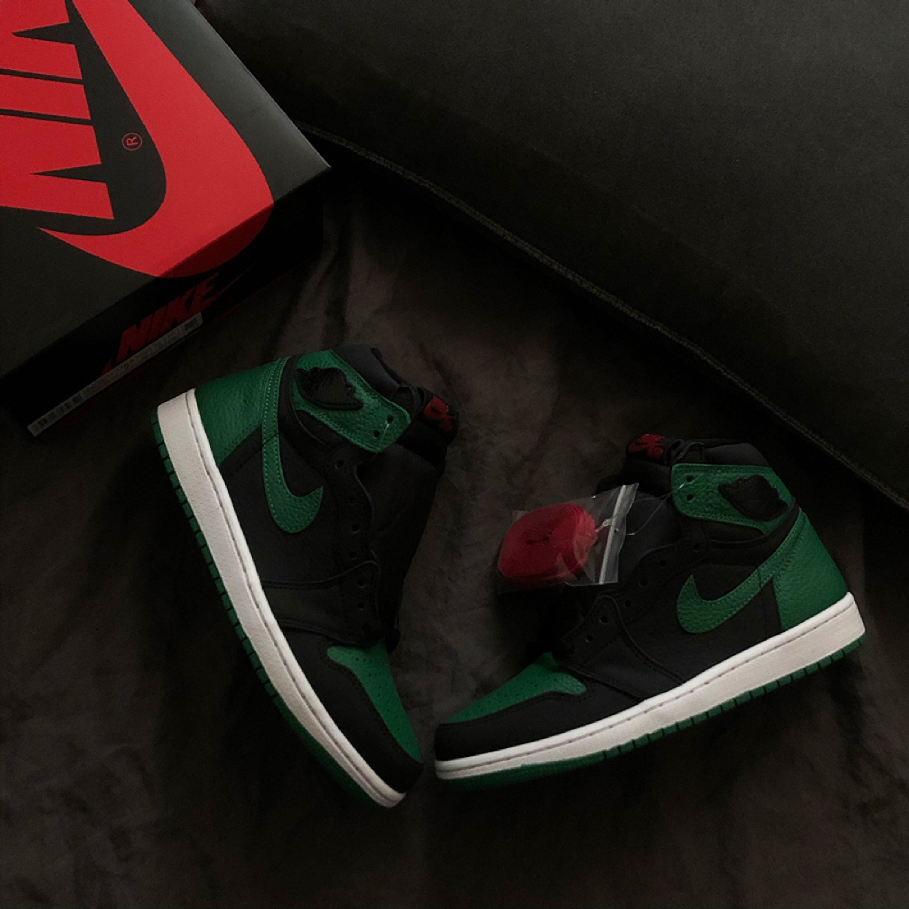 Jordan 1 Retro High OG Pine Green Black 착용 스타일