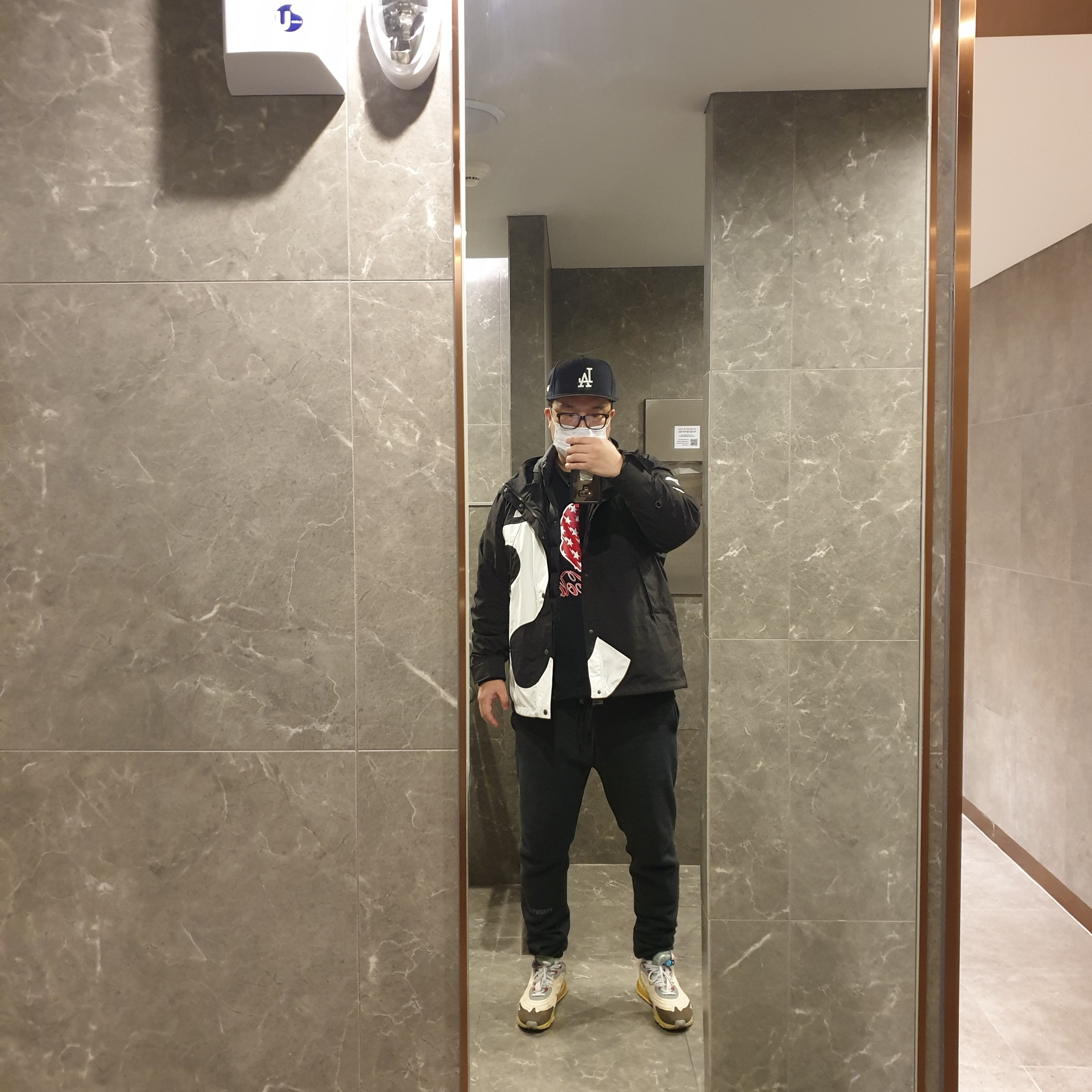 Nike x Travis Scott Air Max 270 React Cactus Trails, Essentials Sweatpants Dark Slate/Black 2020 착용 스타일