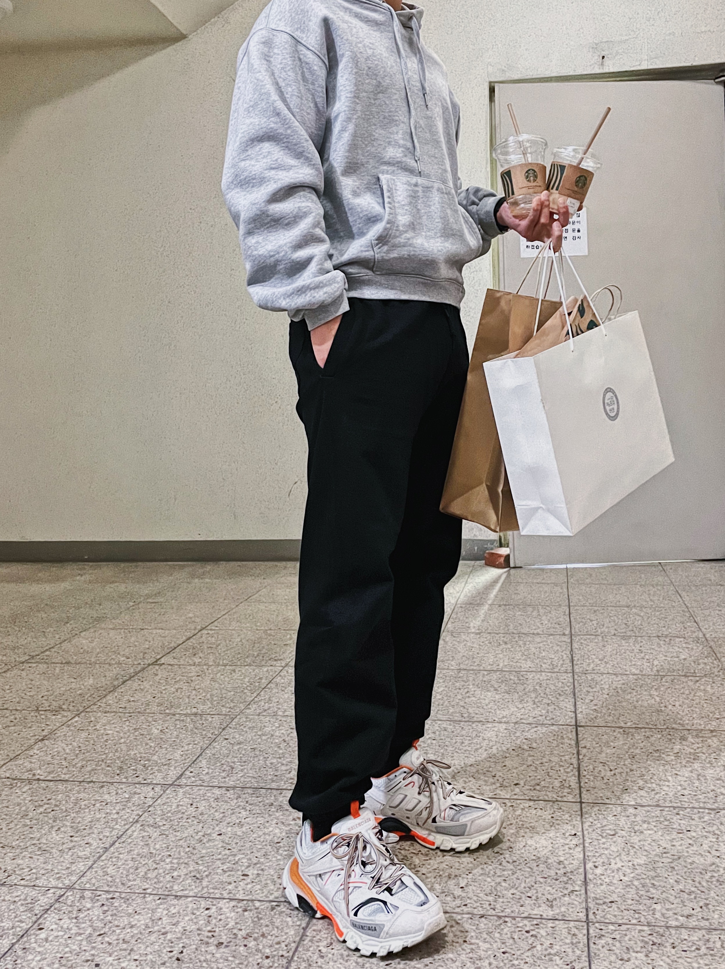 Balenciaga Track Sneakers White Orange 2019 착용 스타일
