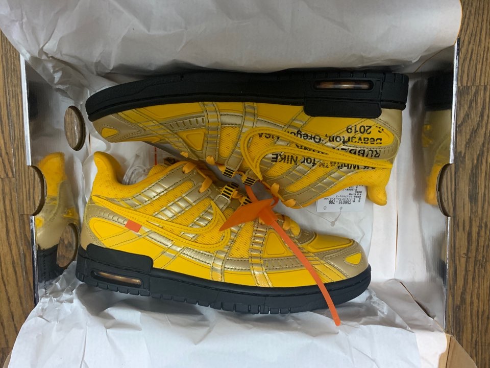 Nike x Off-White Air Rubber Dunk University Gold 착용 스타일