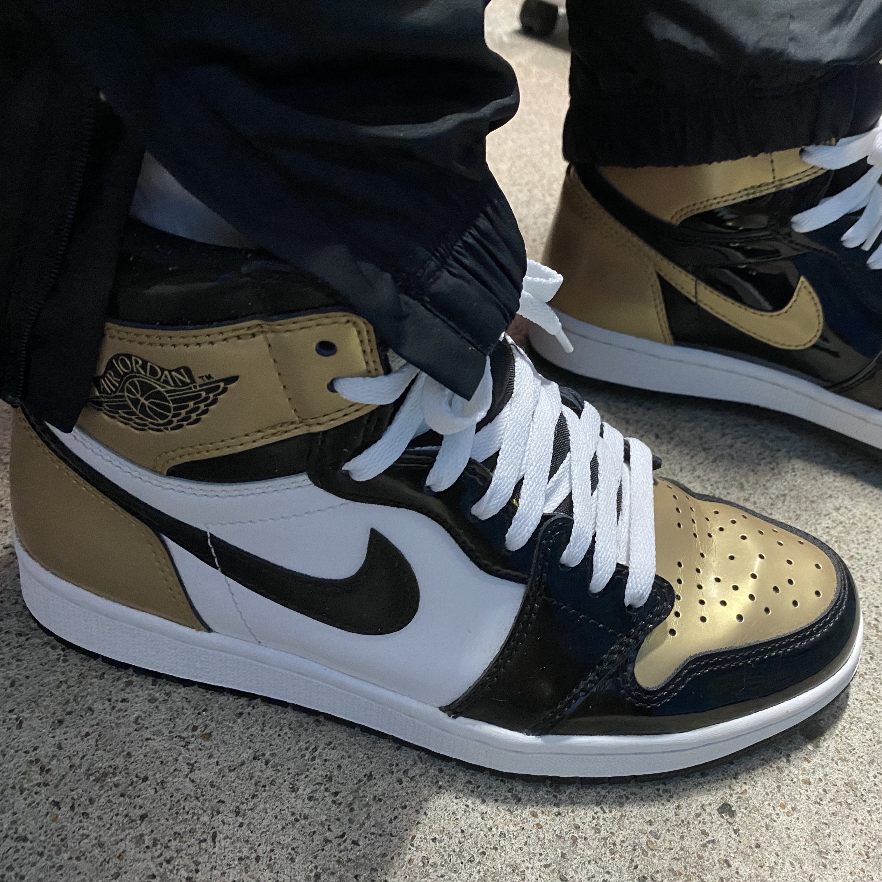 Jordan 1 Retro High NRG Patent Gold Toe 착용 스타일
