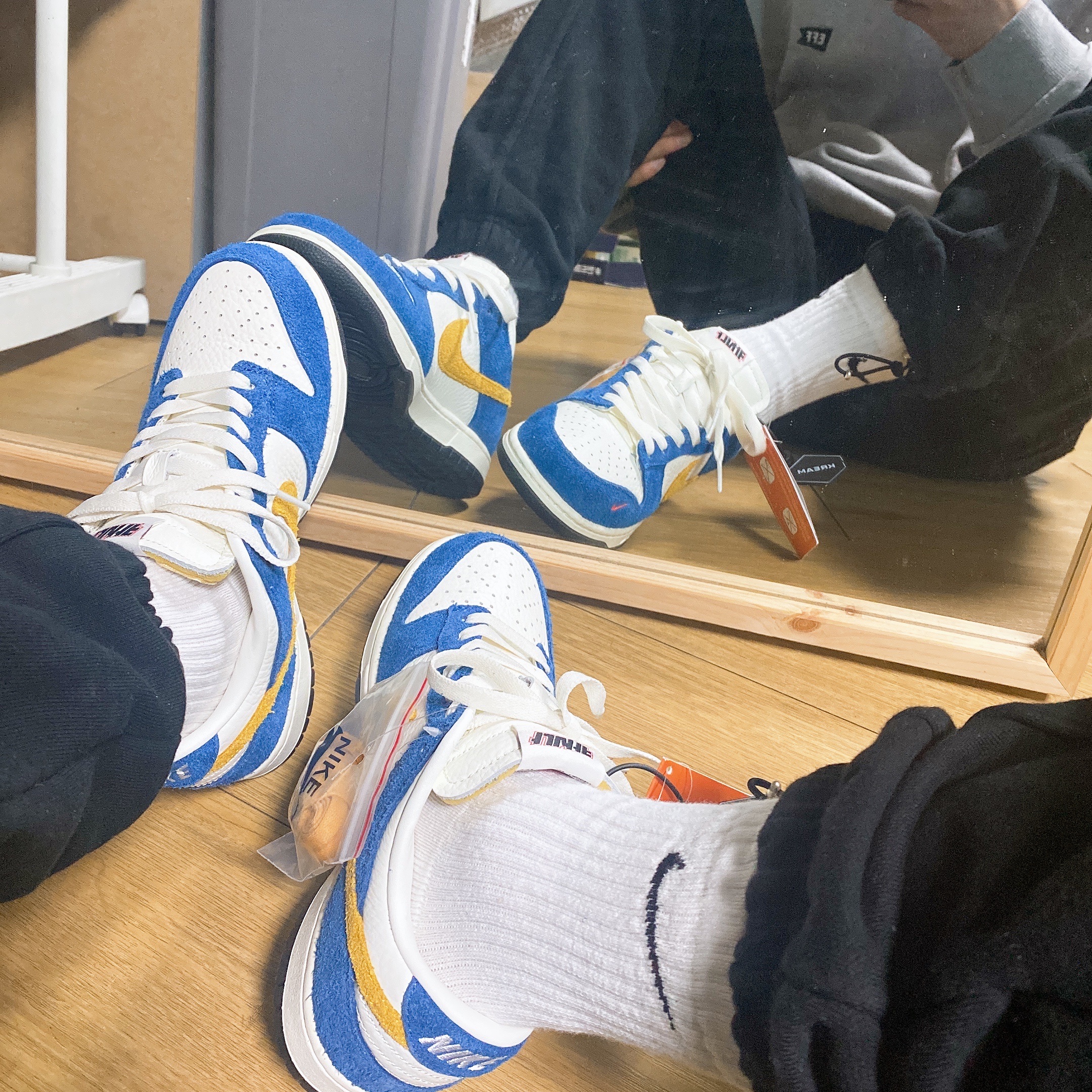 Nike x Kasina Dunk Low 80's Bus 착용 스타일