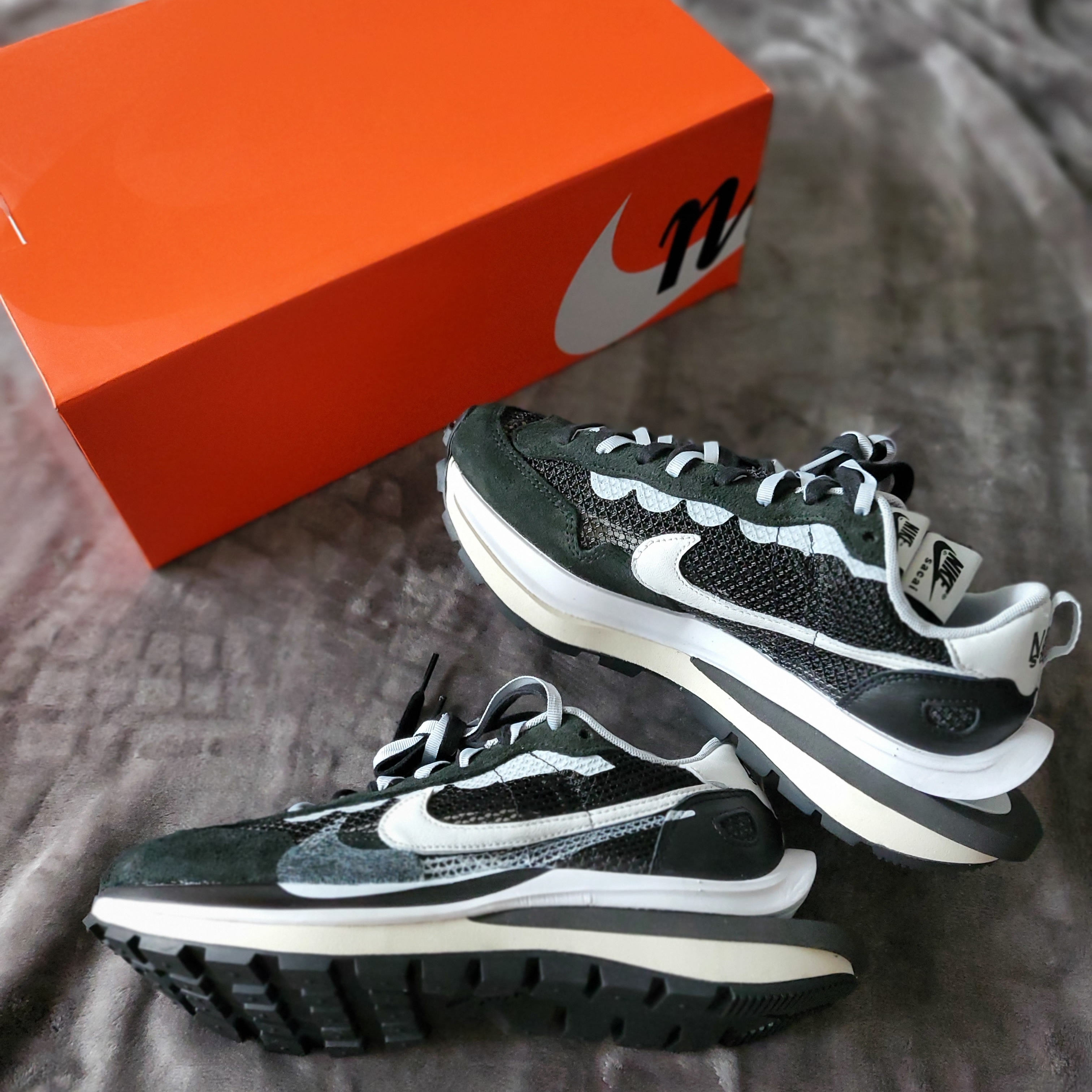 Nike x Sacai VaporWaffle Black White 착용 스타일 - 3