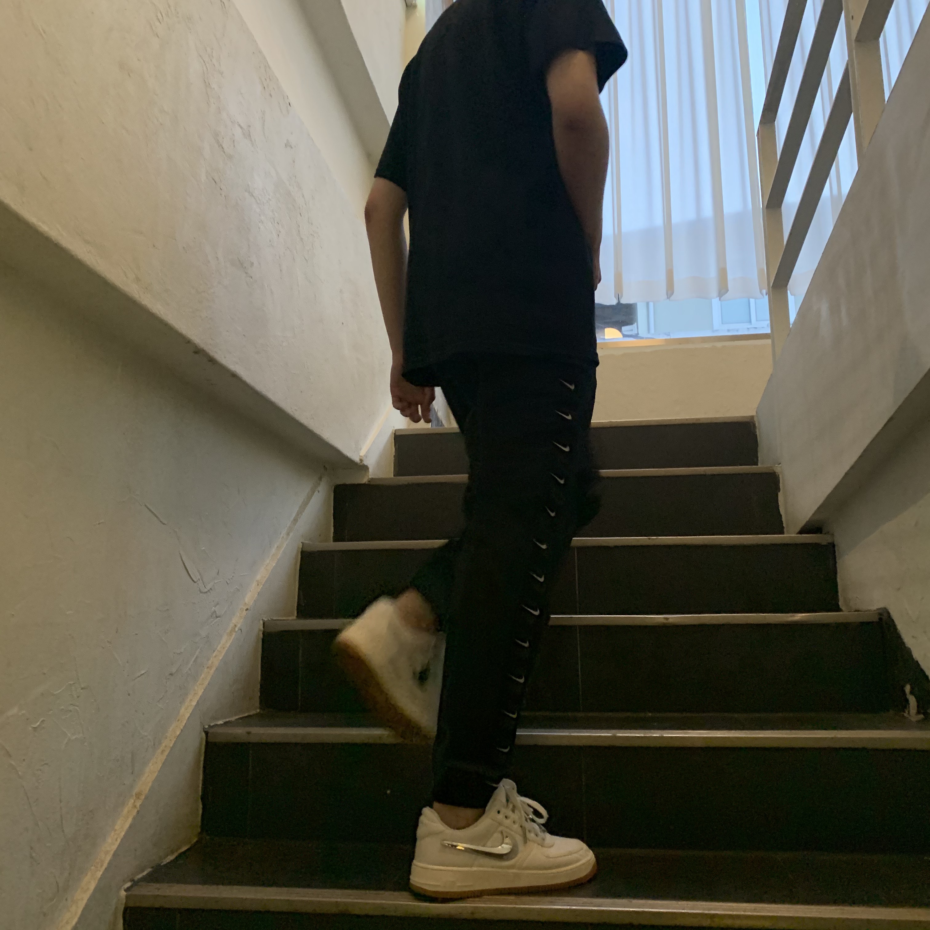 Nike x Travis Scott Air Force 1 Low Sail 착용 스타일