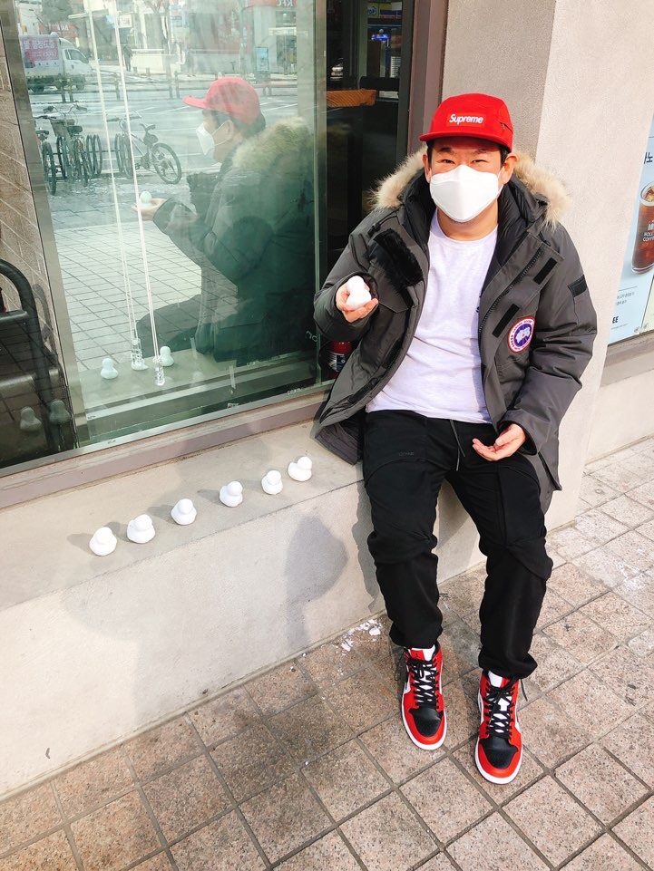 Jordan 1 Mid Chicago Black Toe, IAB Studio Long Sleeve Light Gray 착용 스타일 - 1