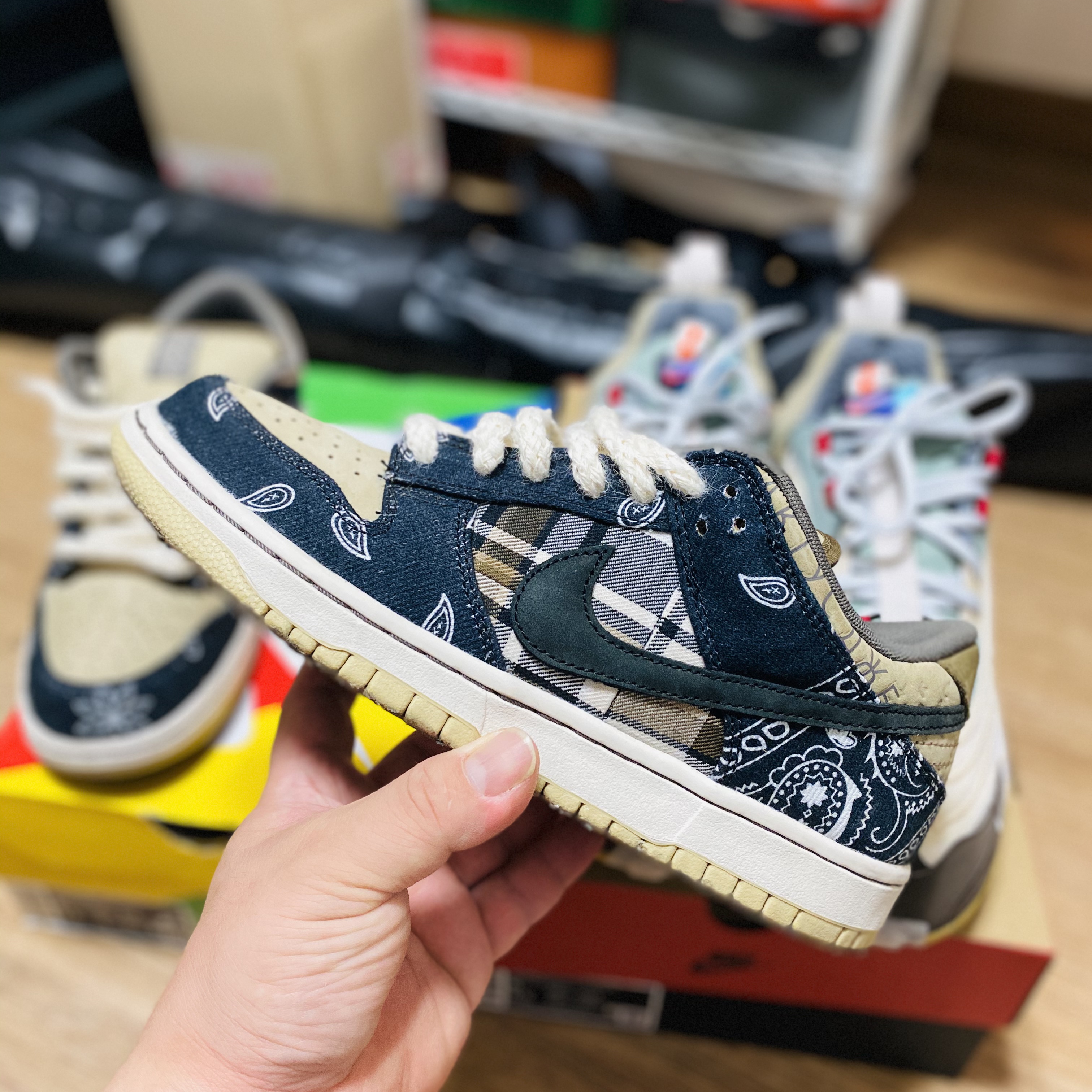 Nike x Travis Scott SB Dunk Low, Nike x Travis Scott Air Max 270 React Cactus Trails 착용 스타일 - 1