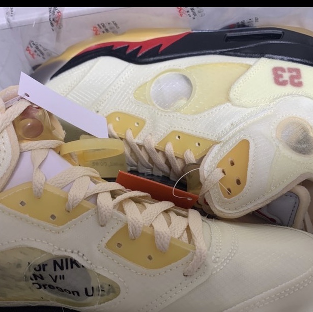 Jordan 5 x Off-White Retro SP Sail Fire Red 착용 스타일