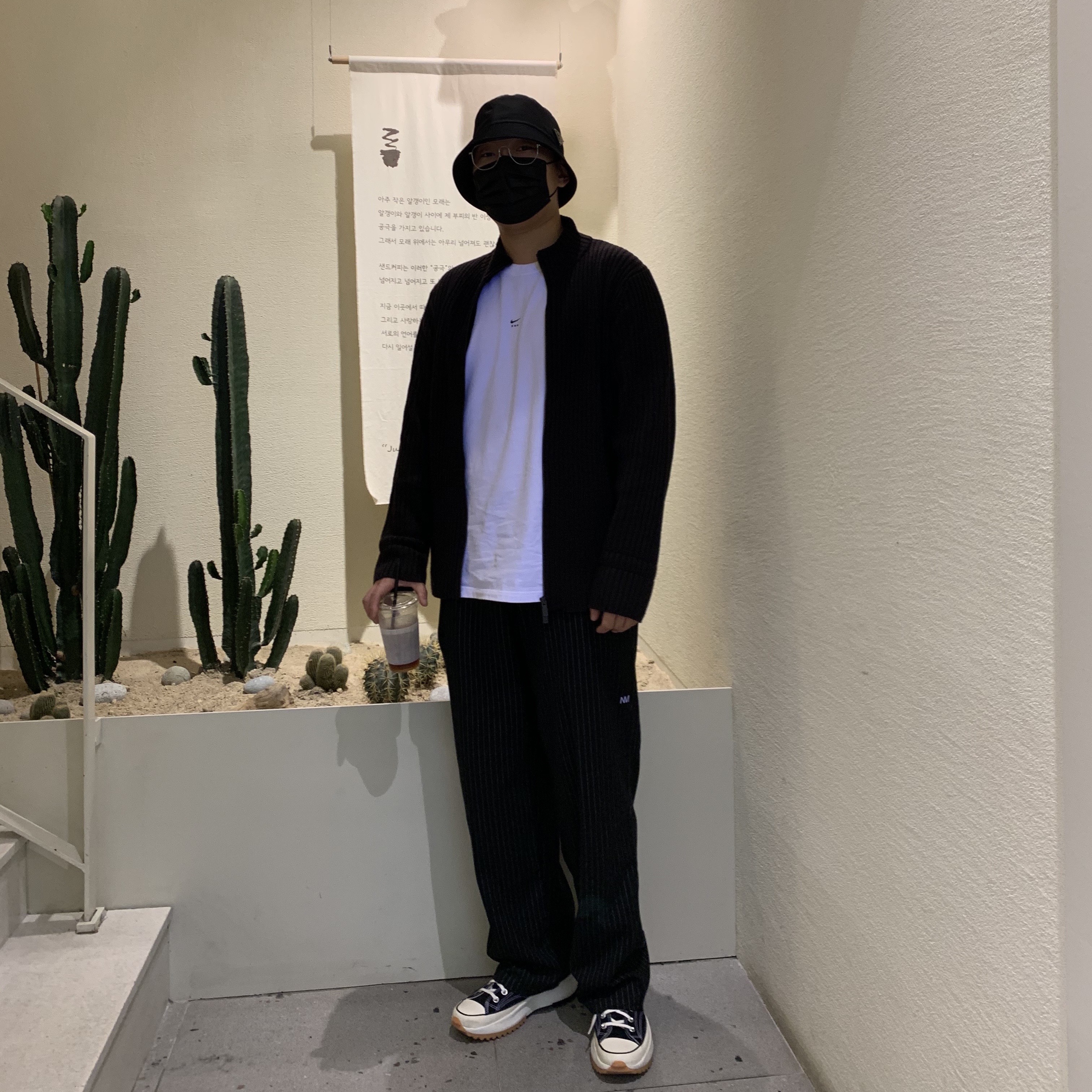 Converse x JW Anderson Run Star Hike Hi Black 착용 스타일