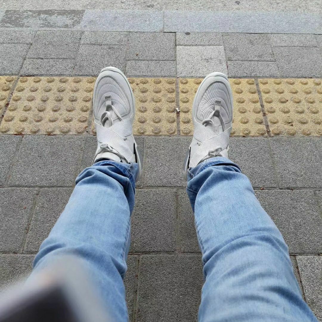 Nike x Fear of God Air Fear of God Raid Light Bone 착용 스타일