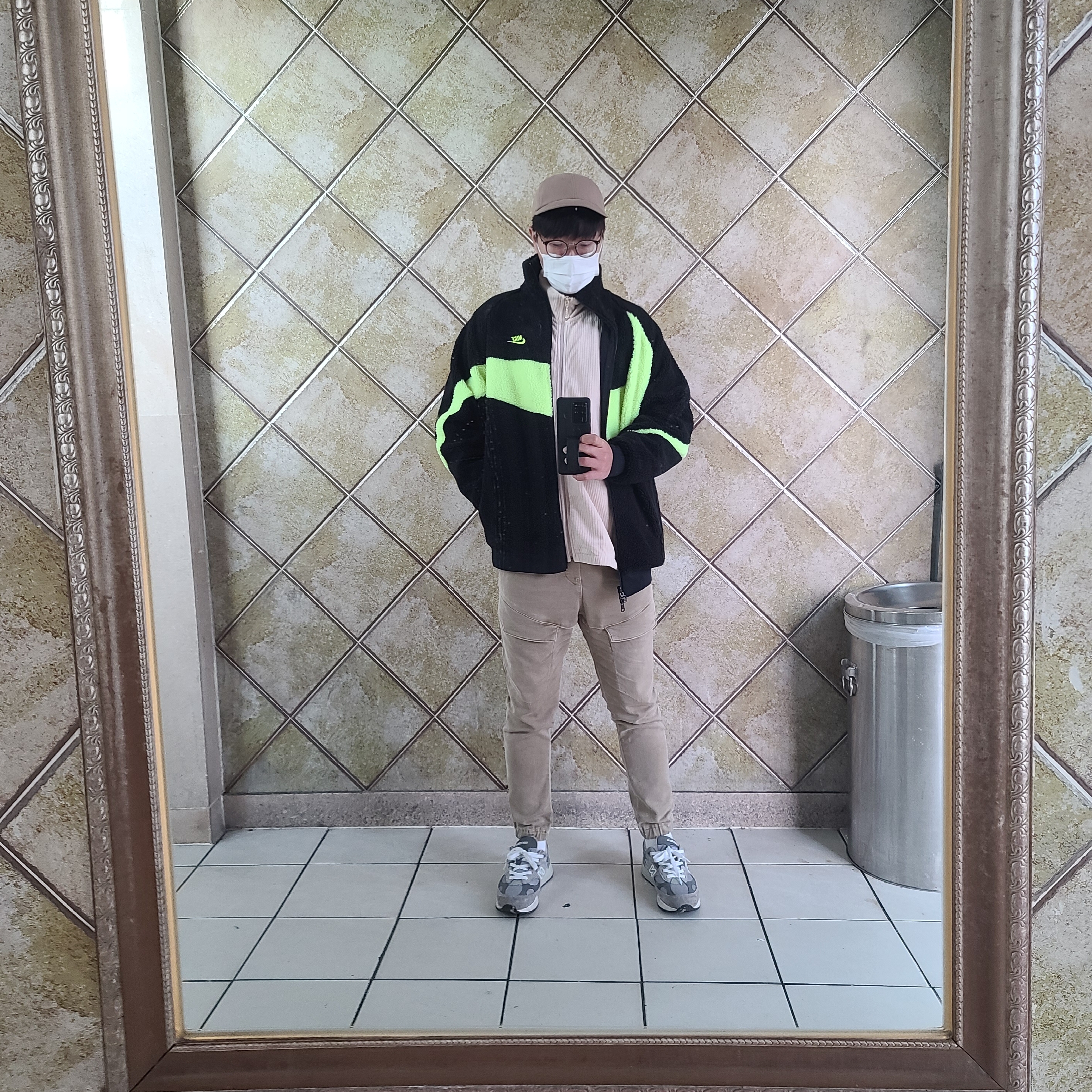 Nike Big Swoosh Full Zip Jacket Black Volt, New Balance 992 Made in USA Grey - D Standard 착용 스타일