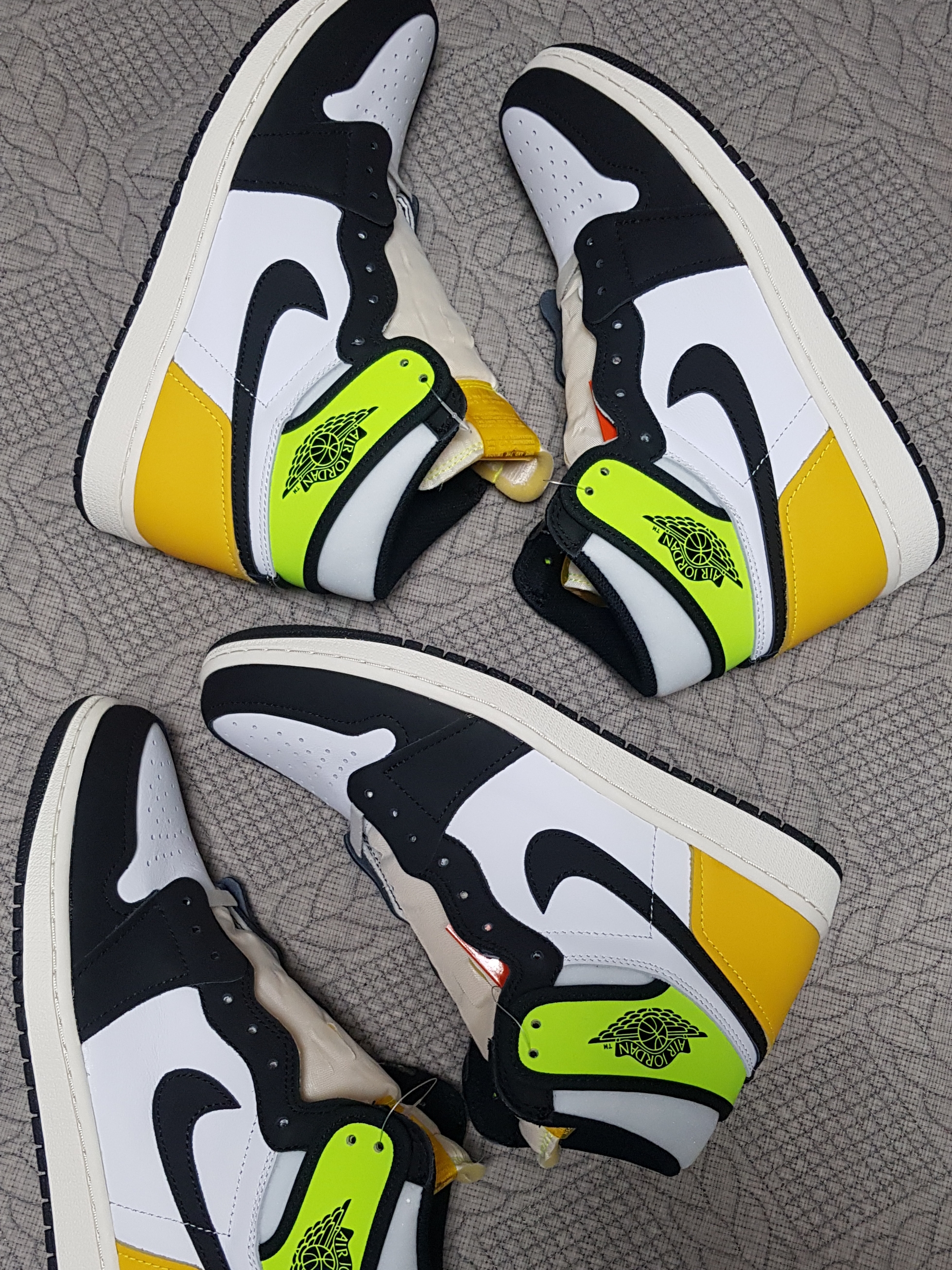 Jordan 1 Retro High OG Volt Gold 착용 스타일