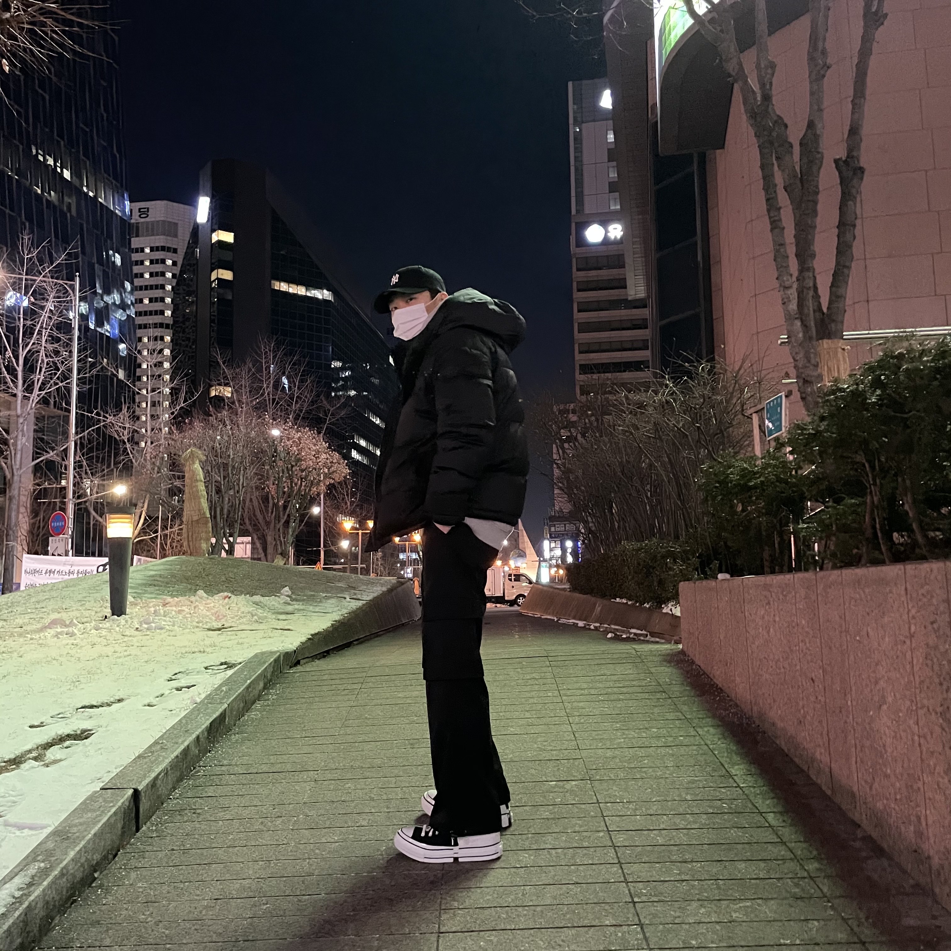 Converse x Feng Chen Wang Chuck 70 2-in-1 Natural Ivory Black 착용 스타일 - 1
