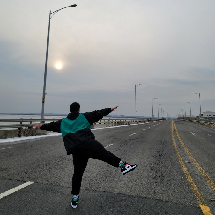 Jordan 1 Mid SE South Beach 착용 스타일