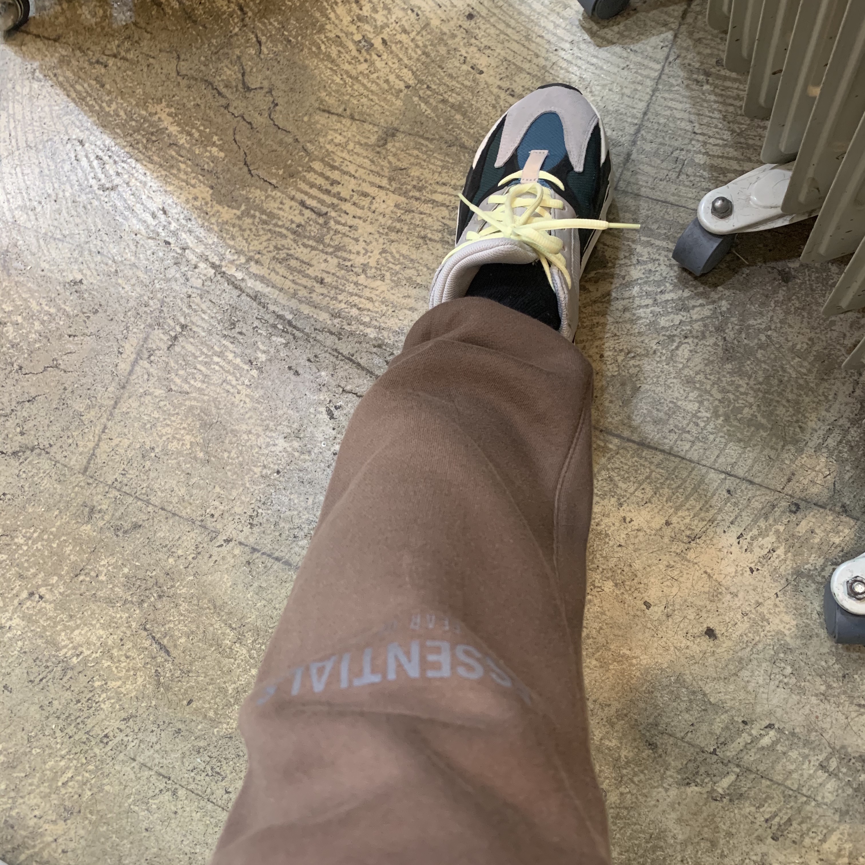 Adidas Yeezy Boost 700 Wave Runner Solid Grey 2017/2019 착용 스타일