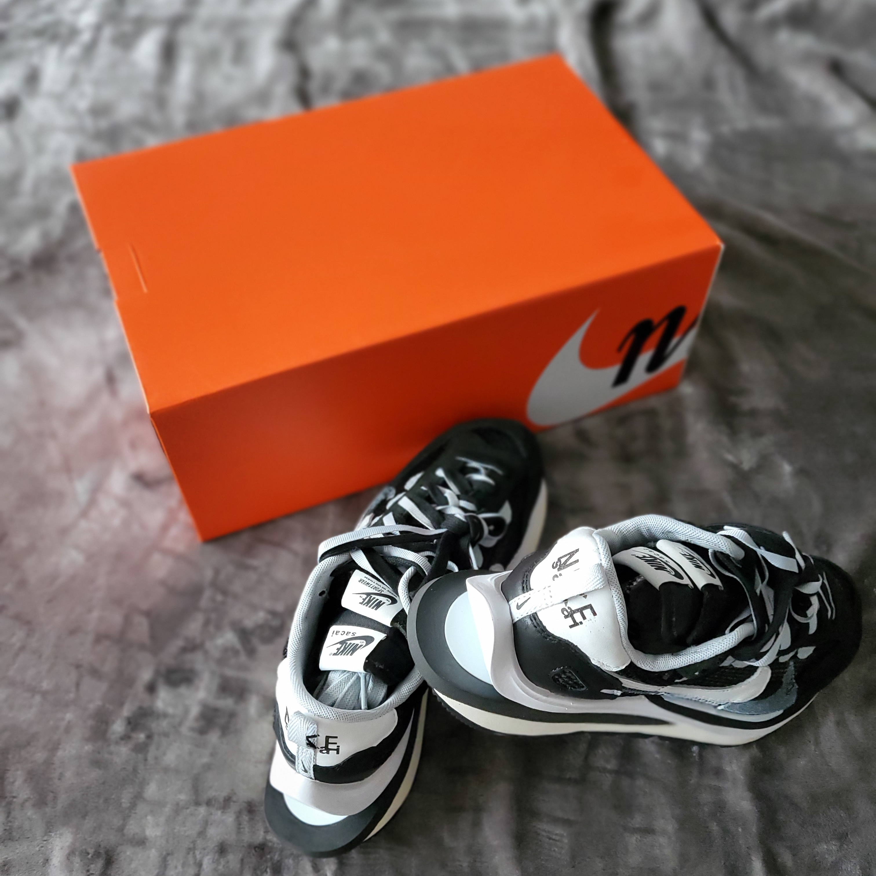 Nike x Sacai VaporWaffle Black White 착용 스타일 - 4