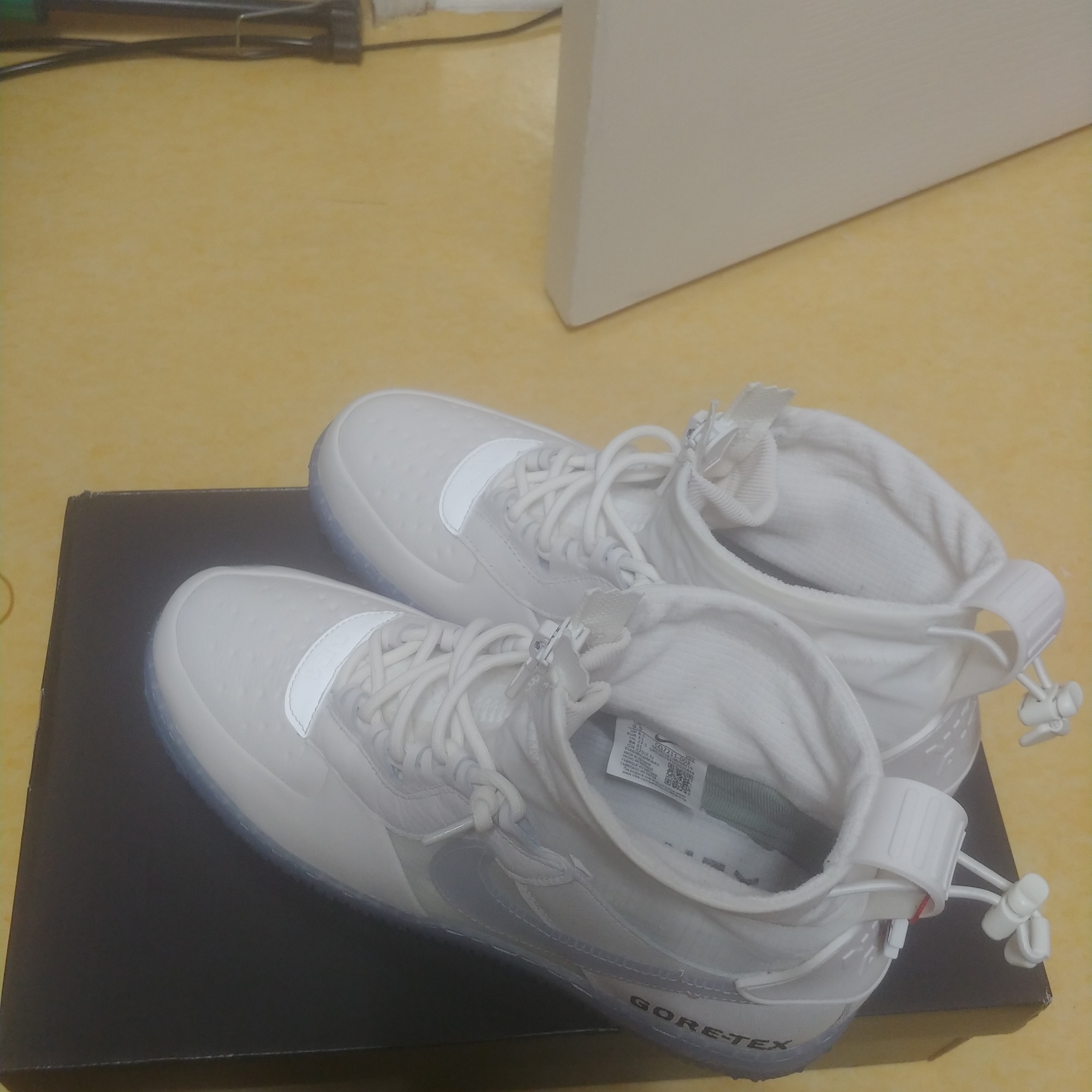 Nike Air Force 1 Gore-Tex High Phantom White 착용 스타일 - 3