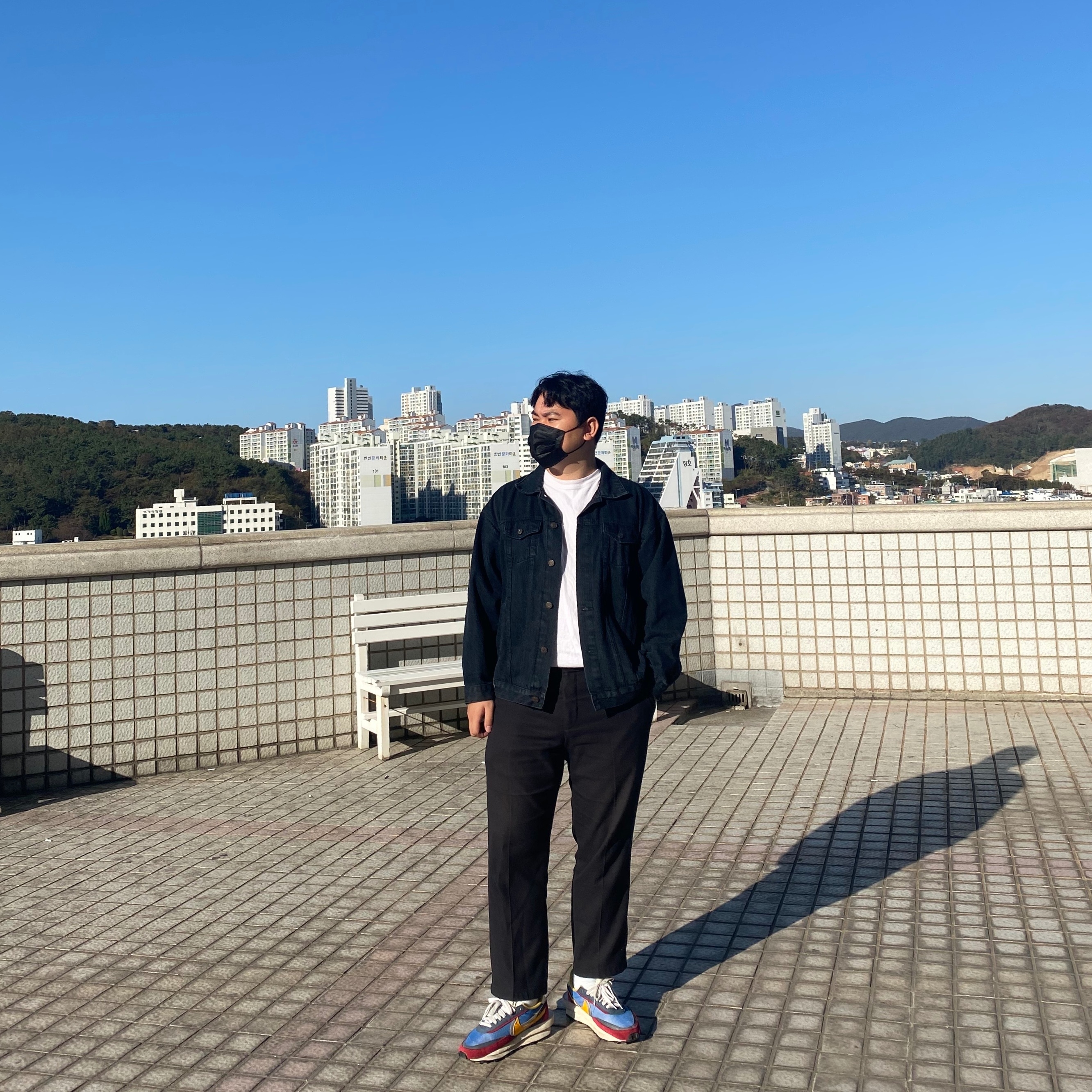 Nike x Sacai LDWaffle Blue Multi 착용 스타일