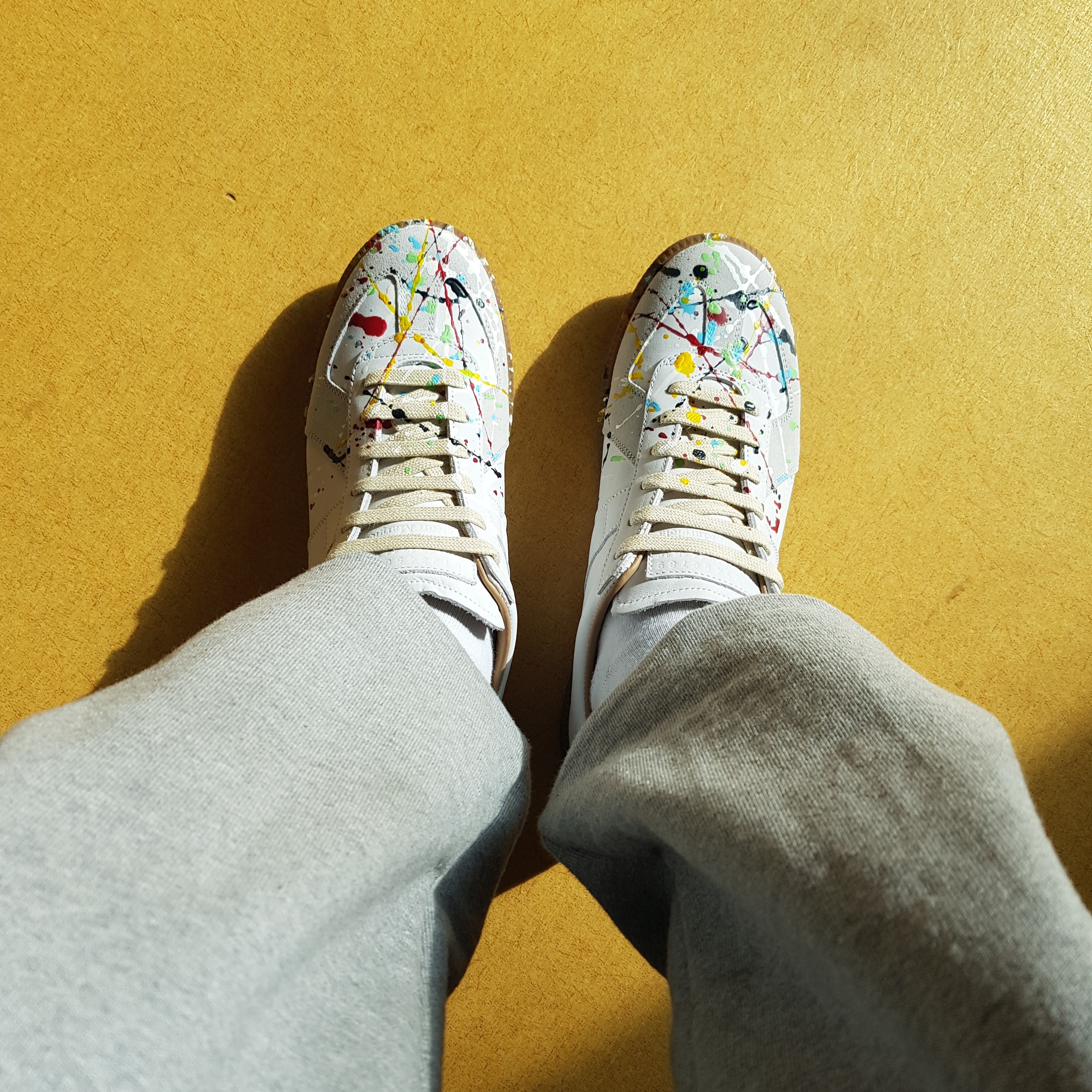Maison Margiela Replica Paint Drop Sneakers 착용 스타일
